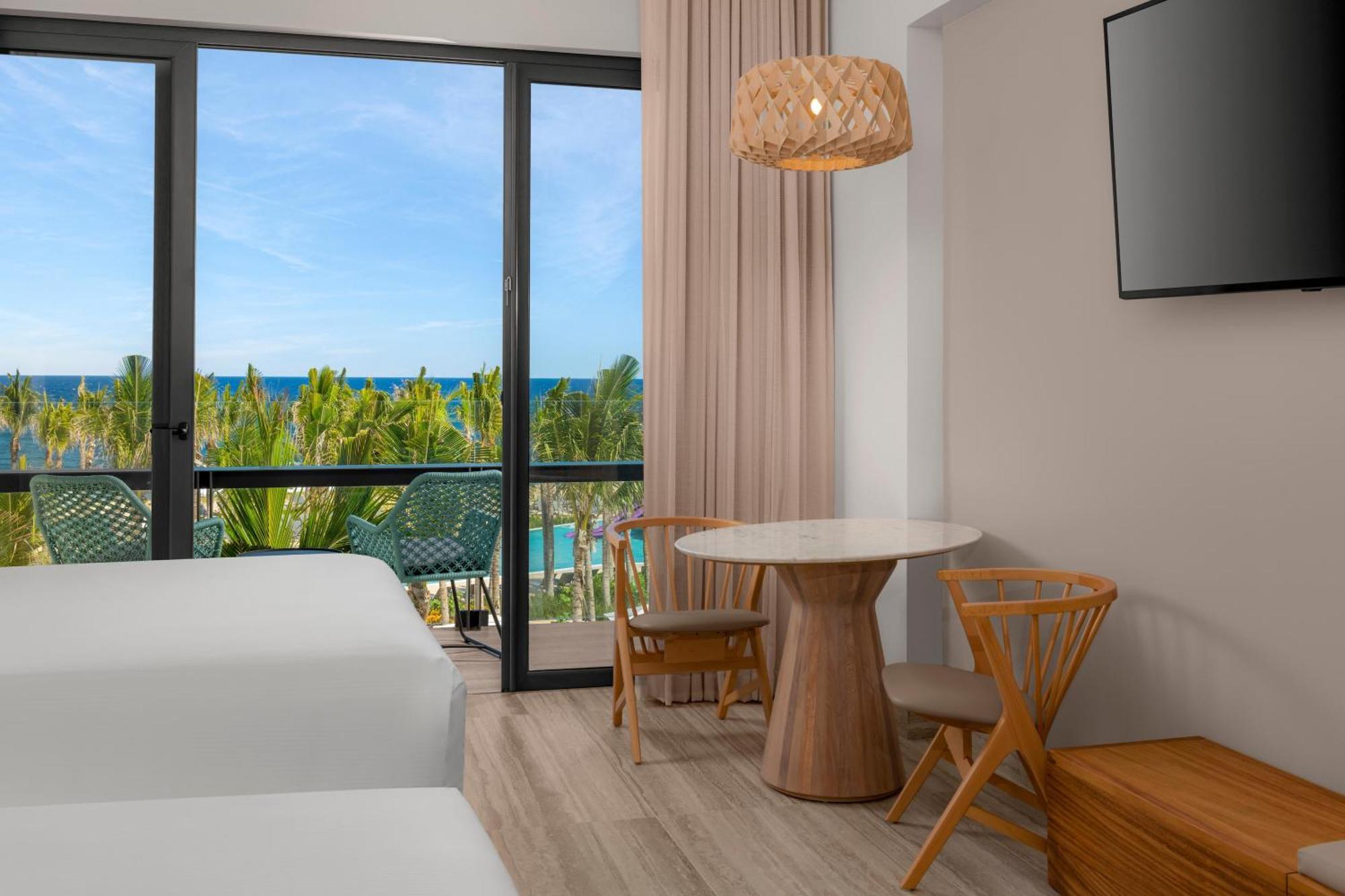 Quarto Queen com 2 Camas Queen-size e Vista do Oceano