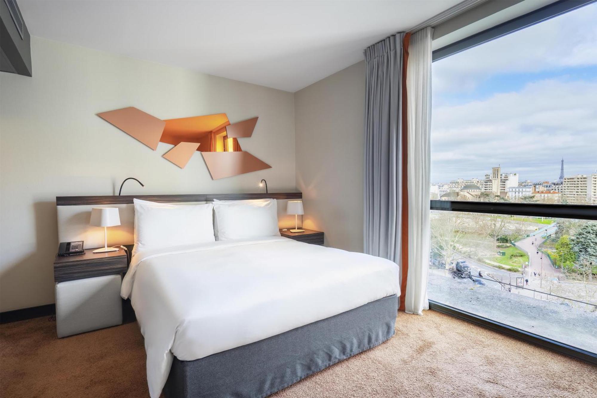 One-Bedroom King Suite with Eiffel Tower View