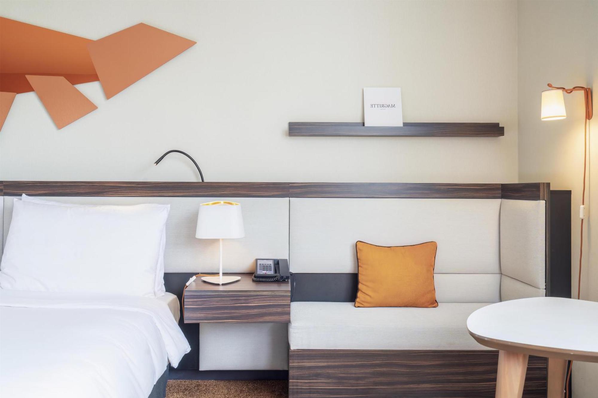 Kamer met Queensize Bed en Uitzicht op de Stad