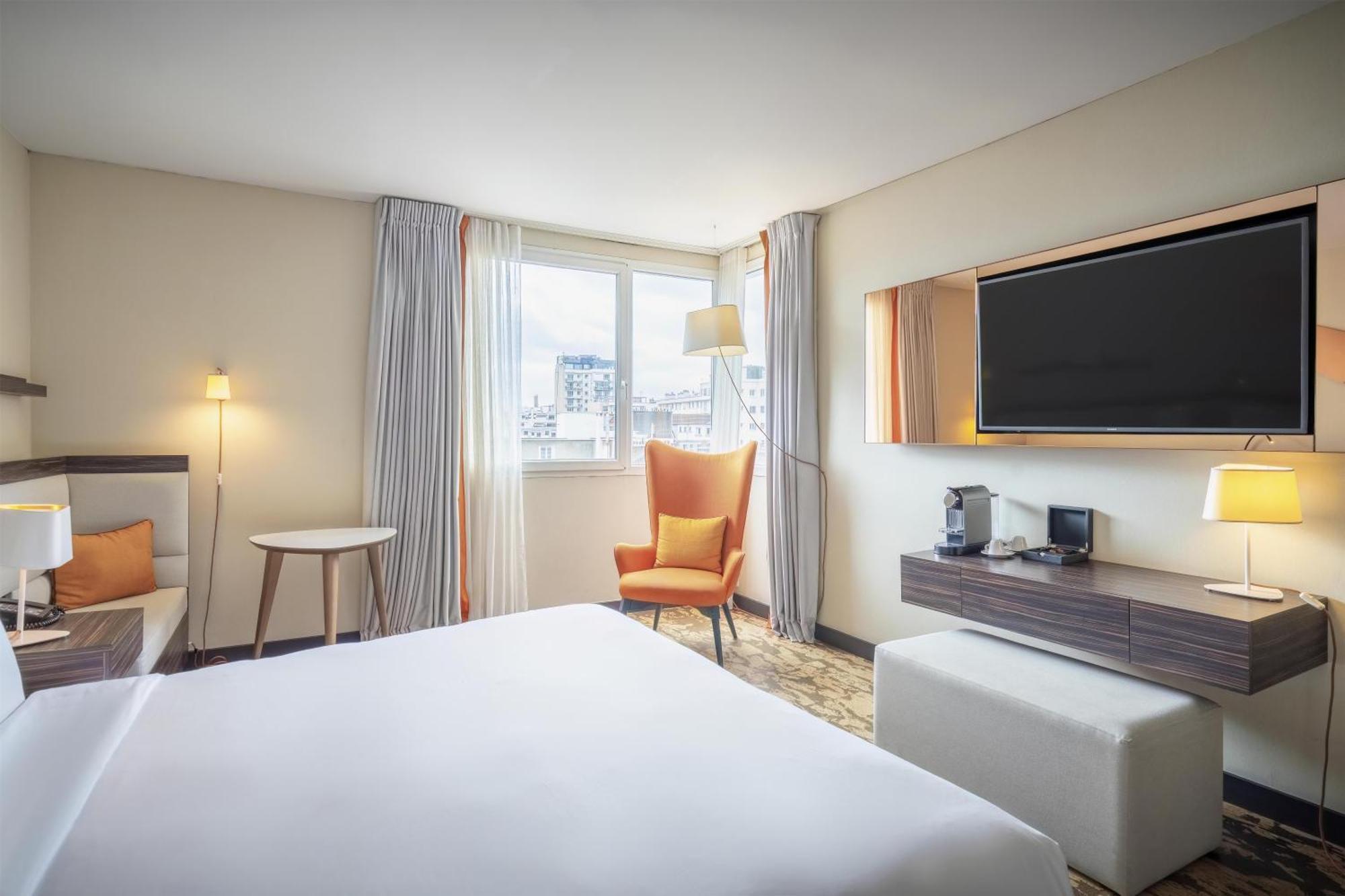 Queen Deluxe Room with Garden View