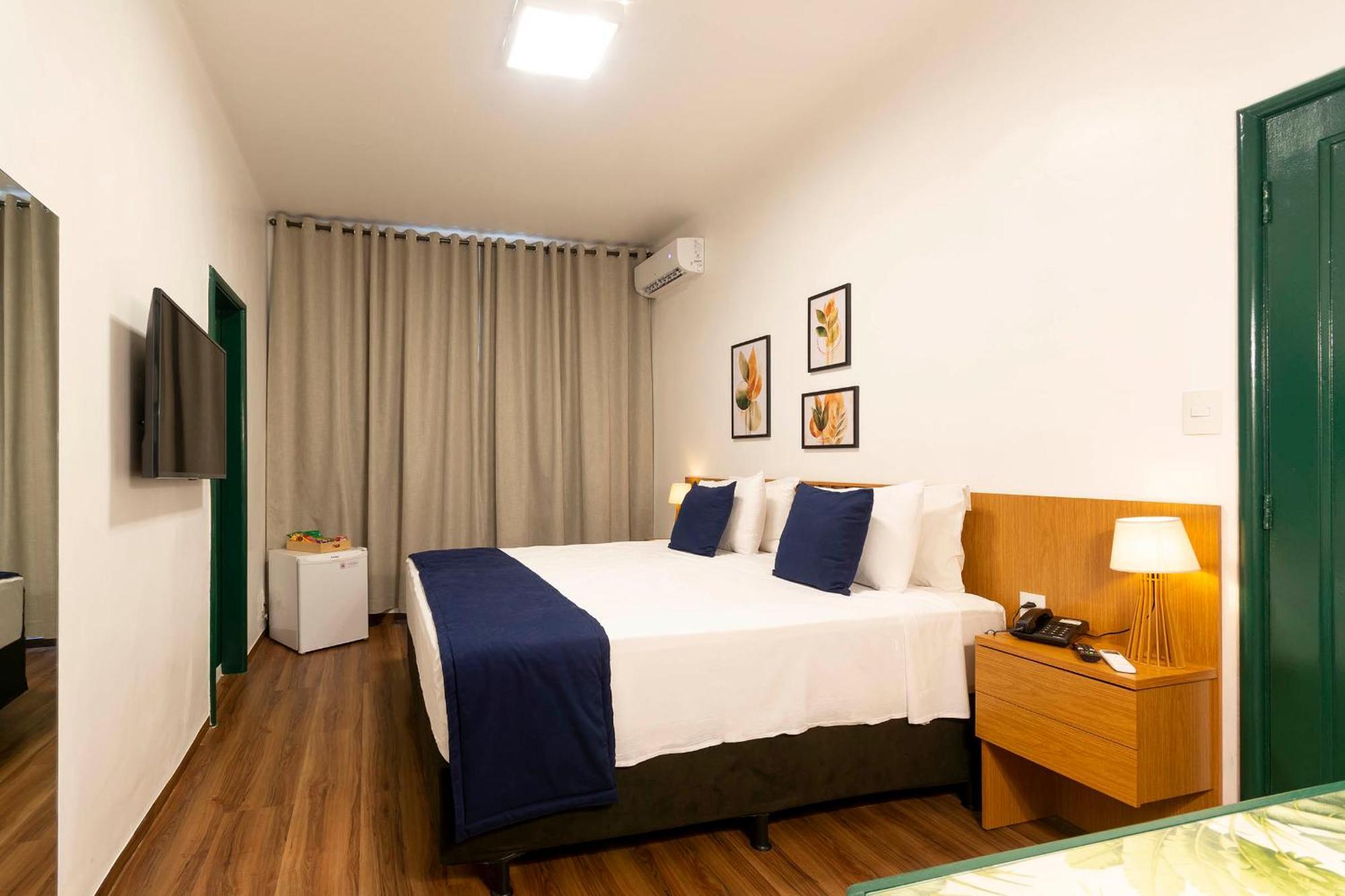 Quarto Duplo com 1 Cama de Casal