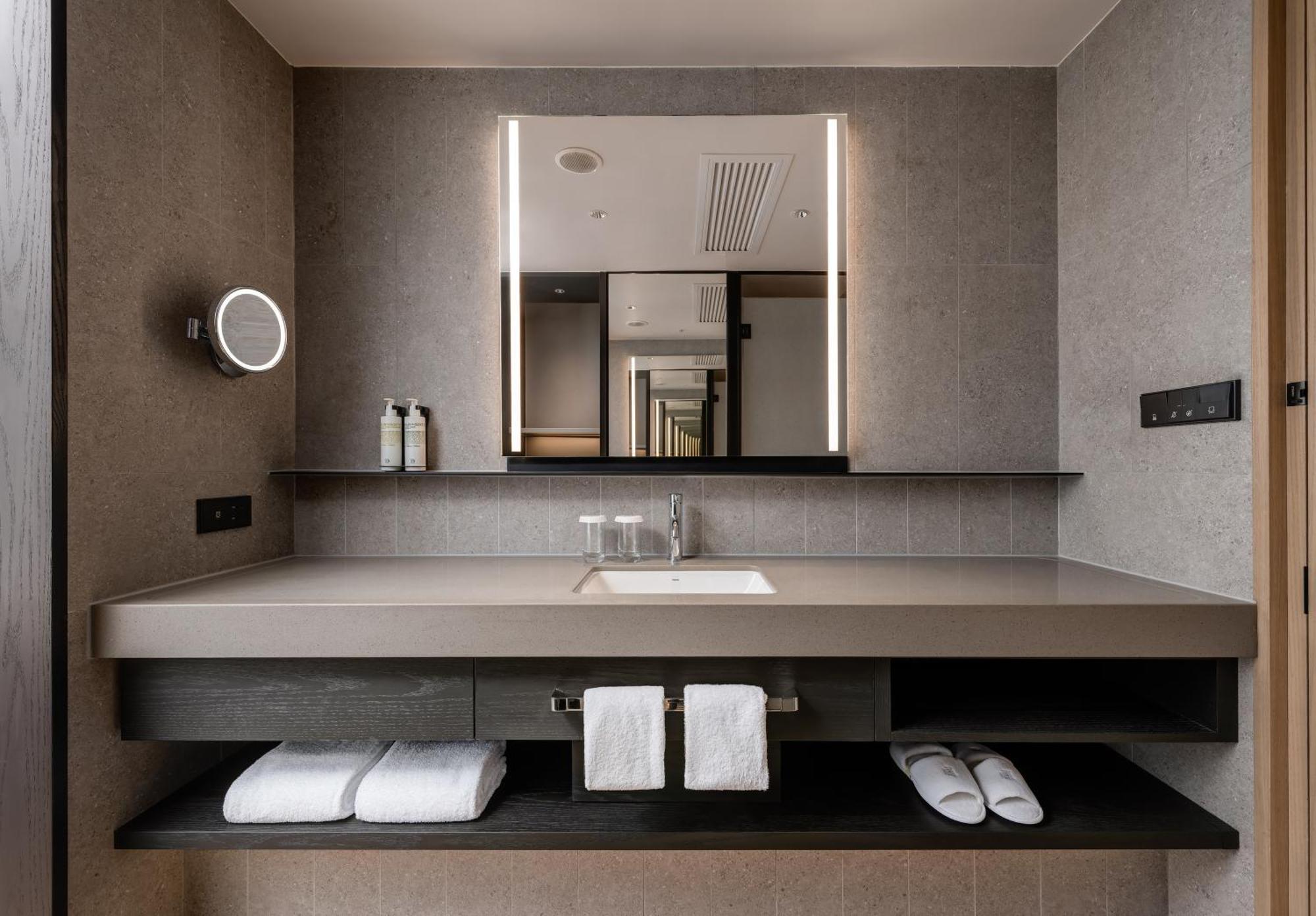 Suite Club - Twin Bed