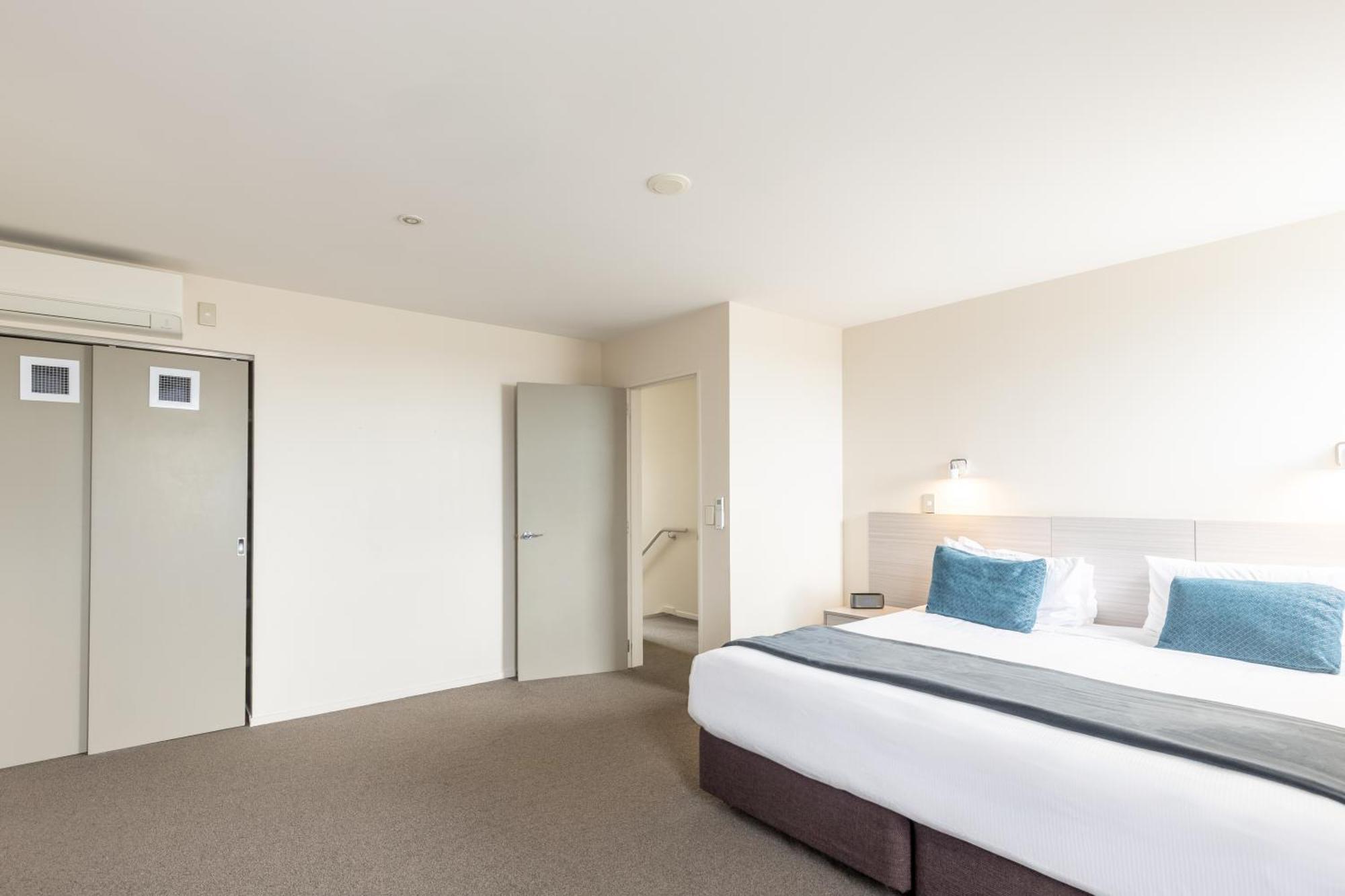 Three-Bedroom Apartment,1758309390:JPEG