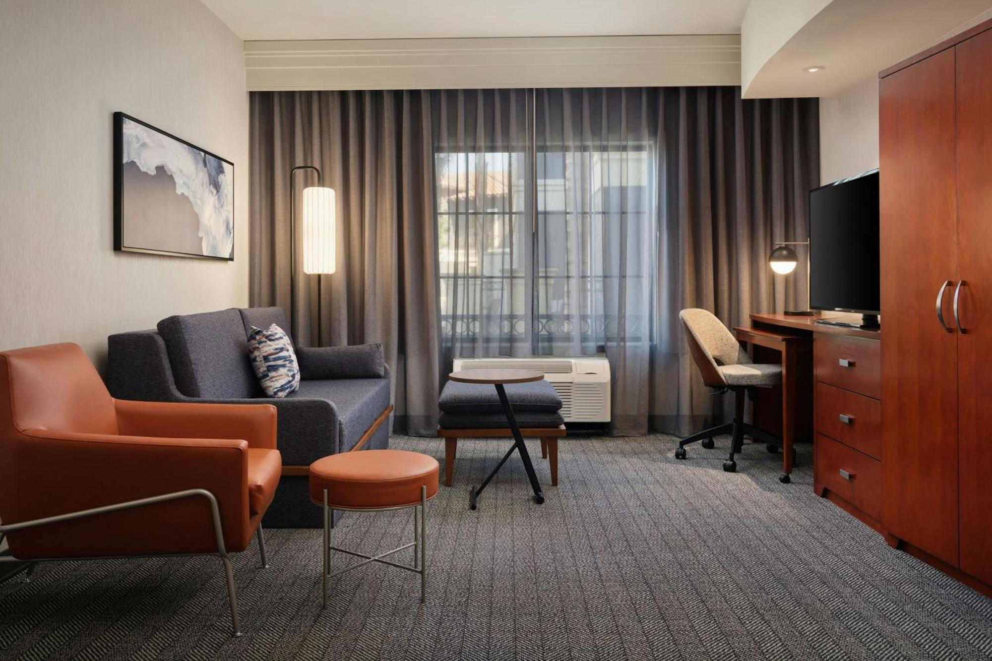 Suite 1 Chambre avec 2 Lits Queen-Size et 1 Canapé-Lit