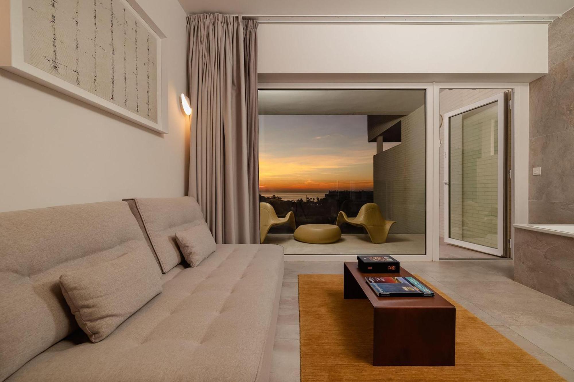 Leiro Suite met 2 Aparte Bedden en Uitzicht op Zee