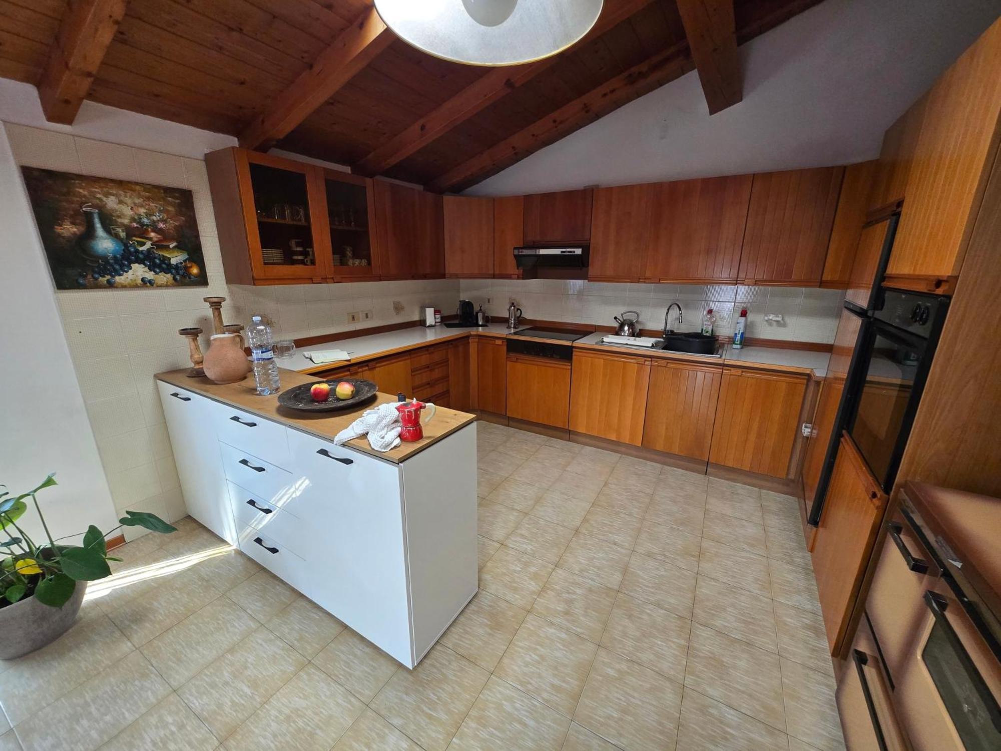 Appartamento con 3 Camere da Letto e con Vista