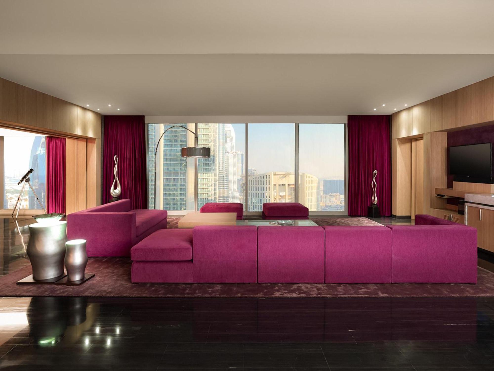 Suite Royale Lit King-Size avec Vue et Accès au Club