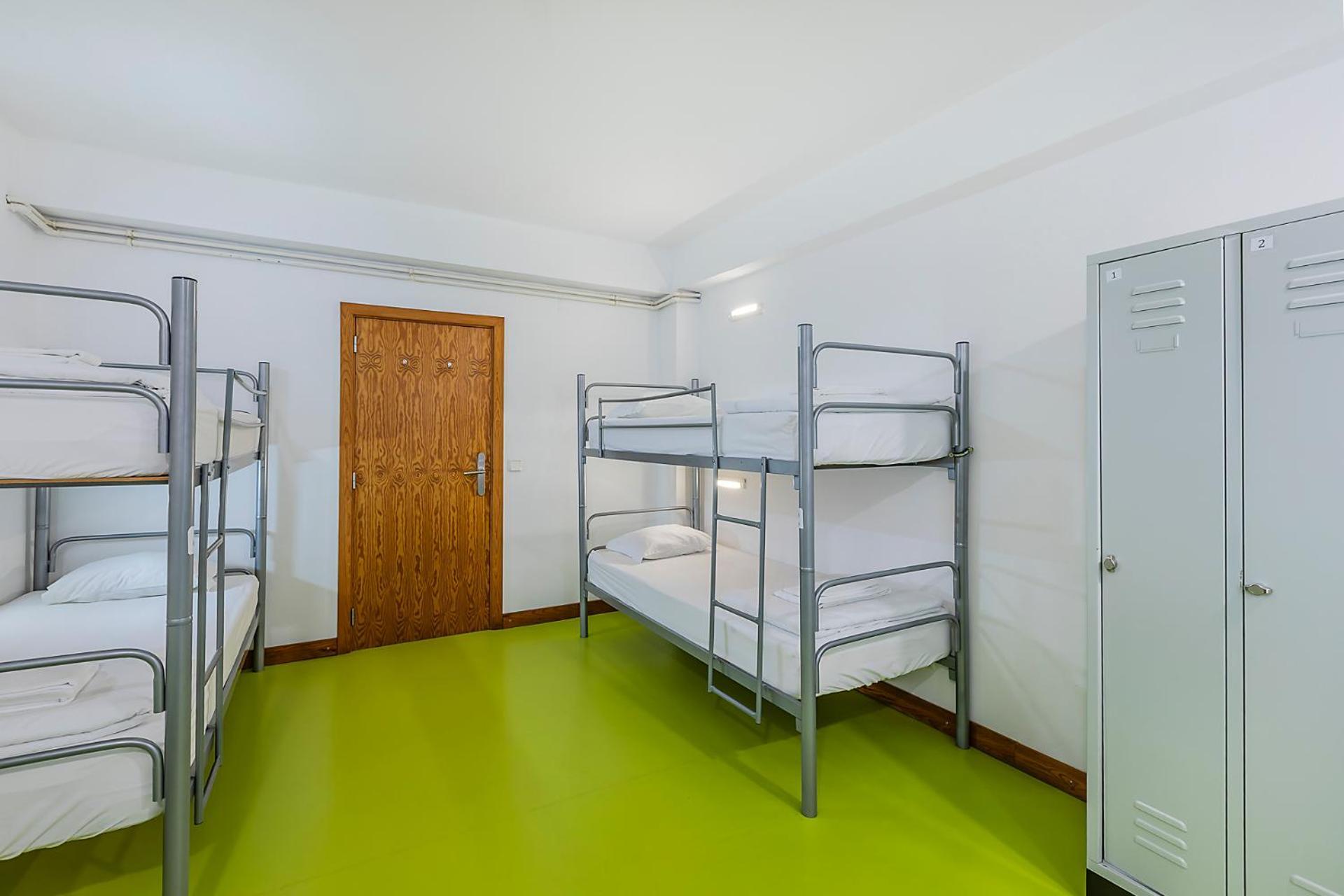 Bunk Bed Female Dormitory Room,1758386362:JPEG