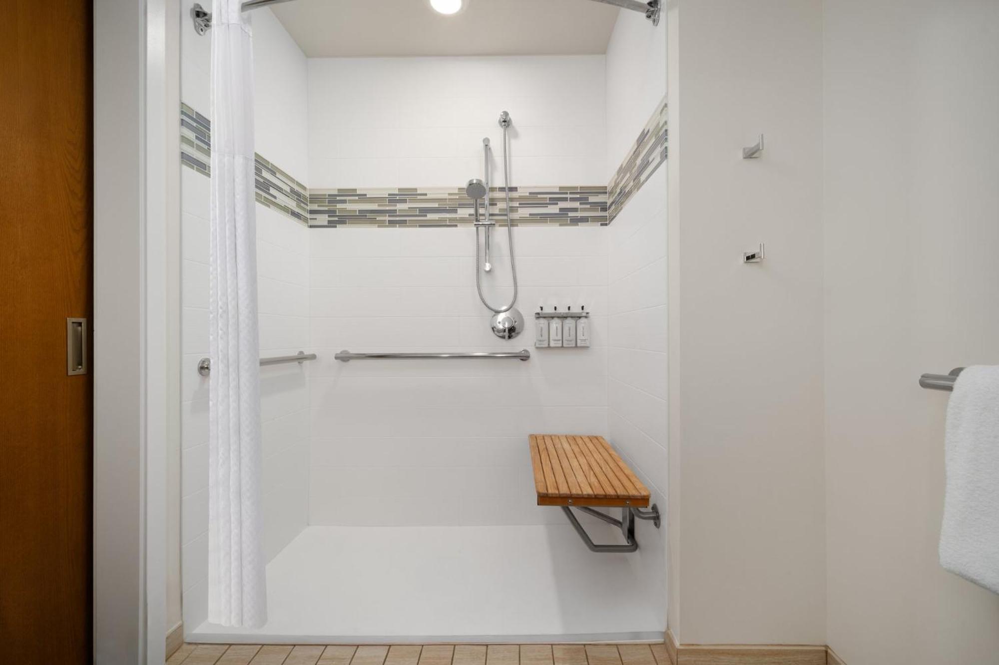 Standard Queen Room Two Queen Beds Roll Shower Mobility Access,1758461741:JPEG