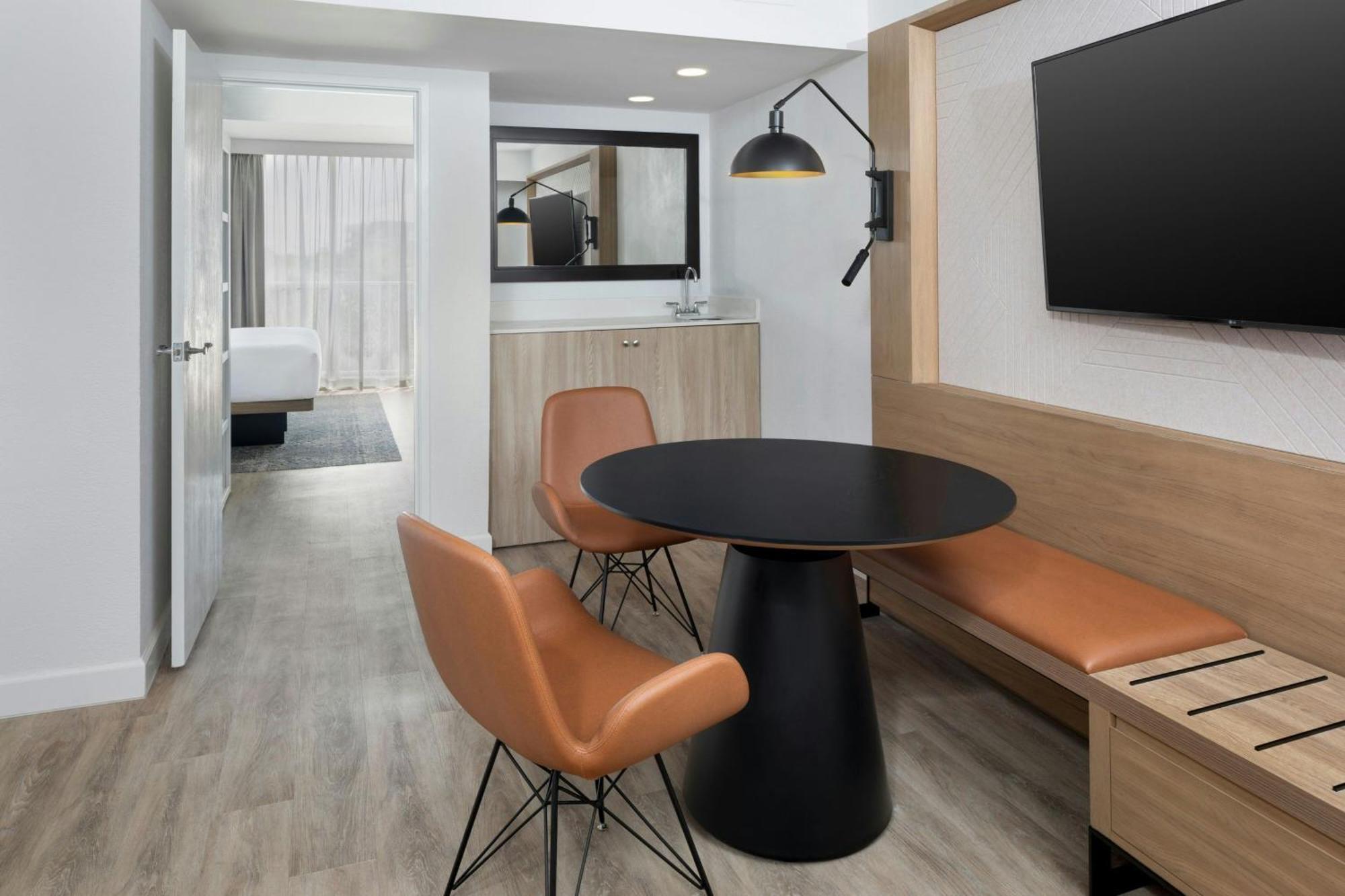 Suíte com 1 Cama King-size e Sofá-Cama no Andar Concierge
