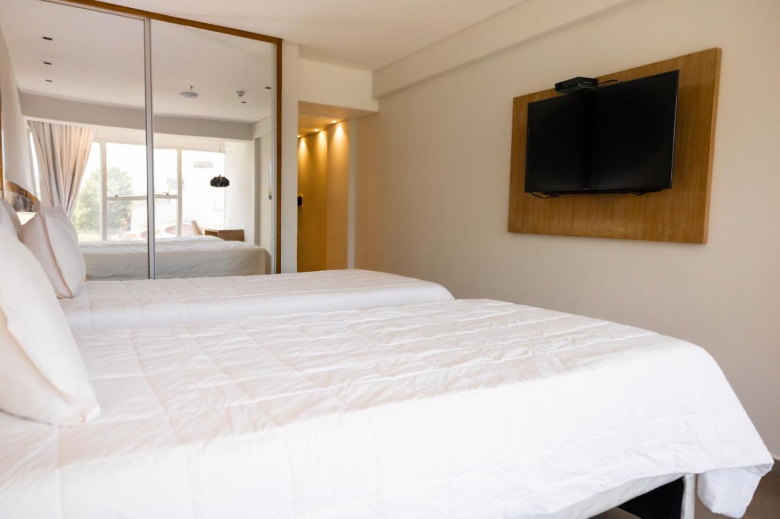 Quarto com 2 Camas de Solteiro