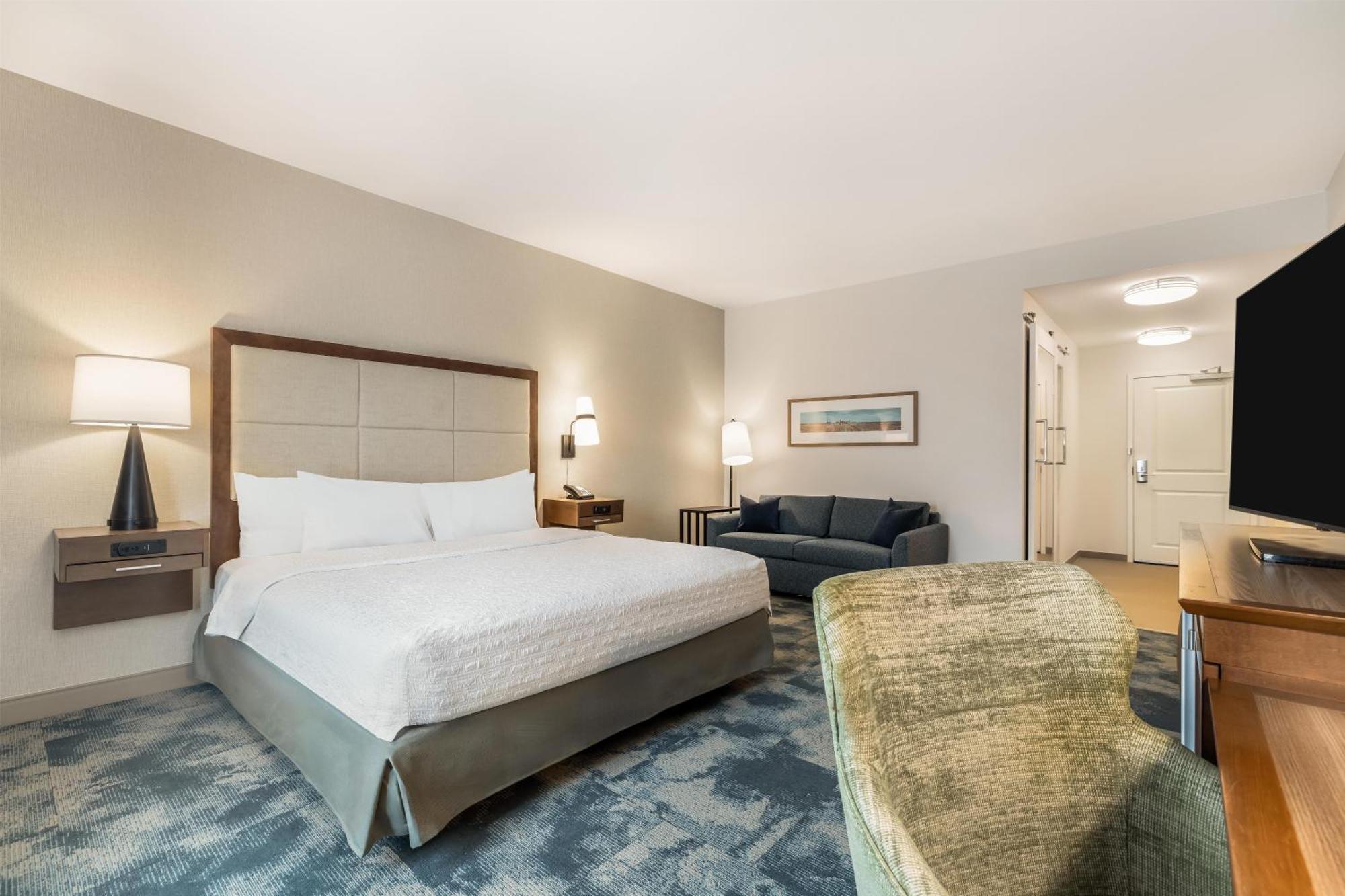 King Room with Sofa Bed - Non-Smoking