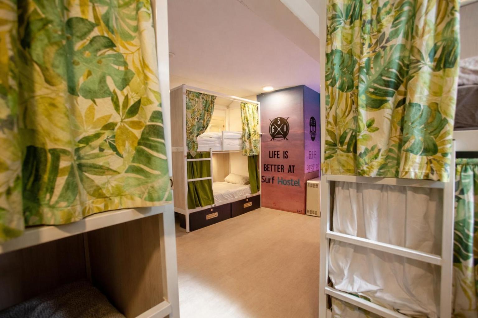 Single Bed in Mixed Dormitory Room 14 pax