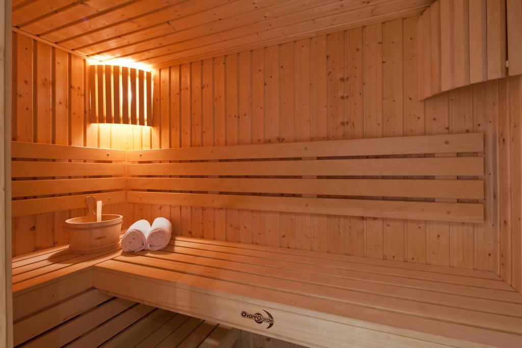 Suite with Sauna,766790953:JPEG