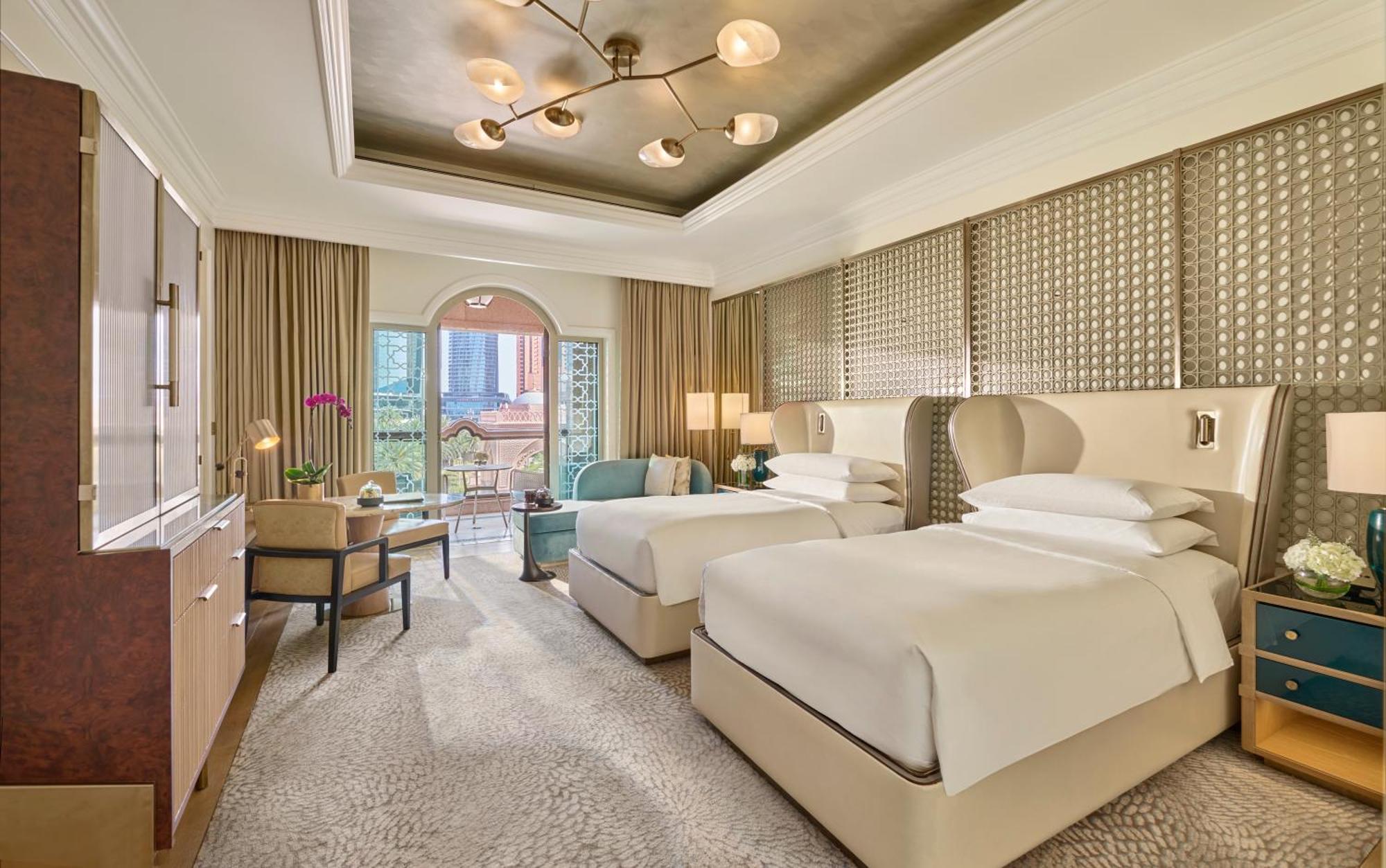 Quarto Twin Deluxe com Vista Cidade e Varanda