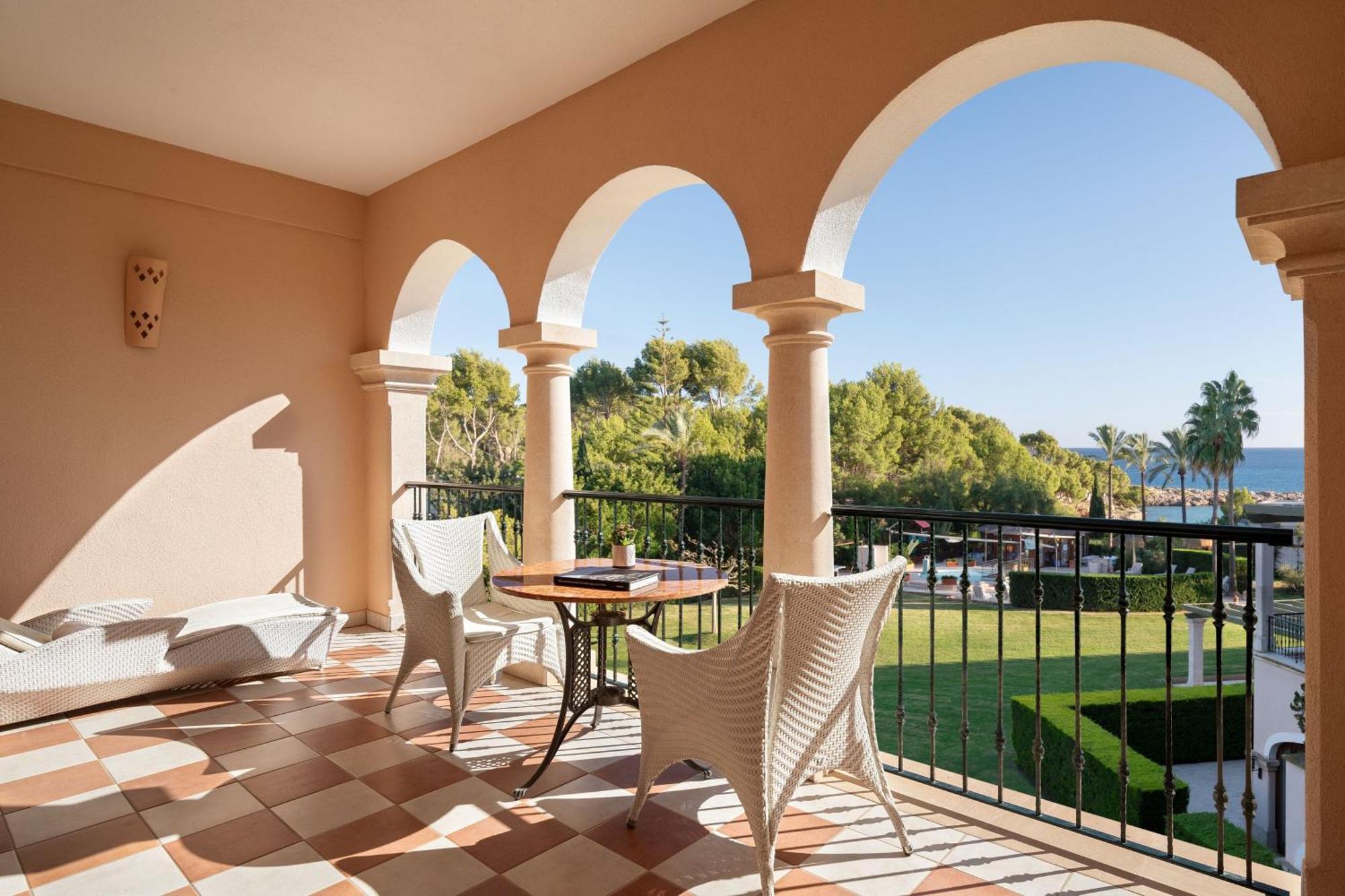 Junior Ecksuite mit Kingsize-Bett und Balkon