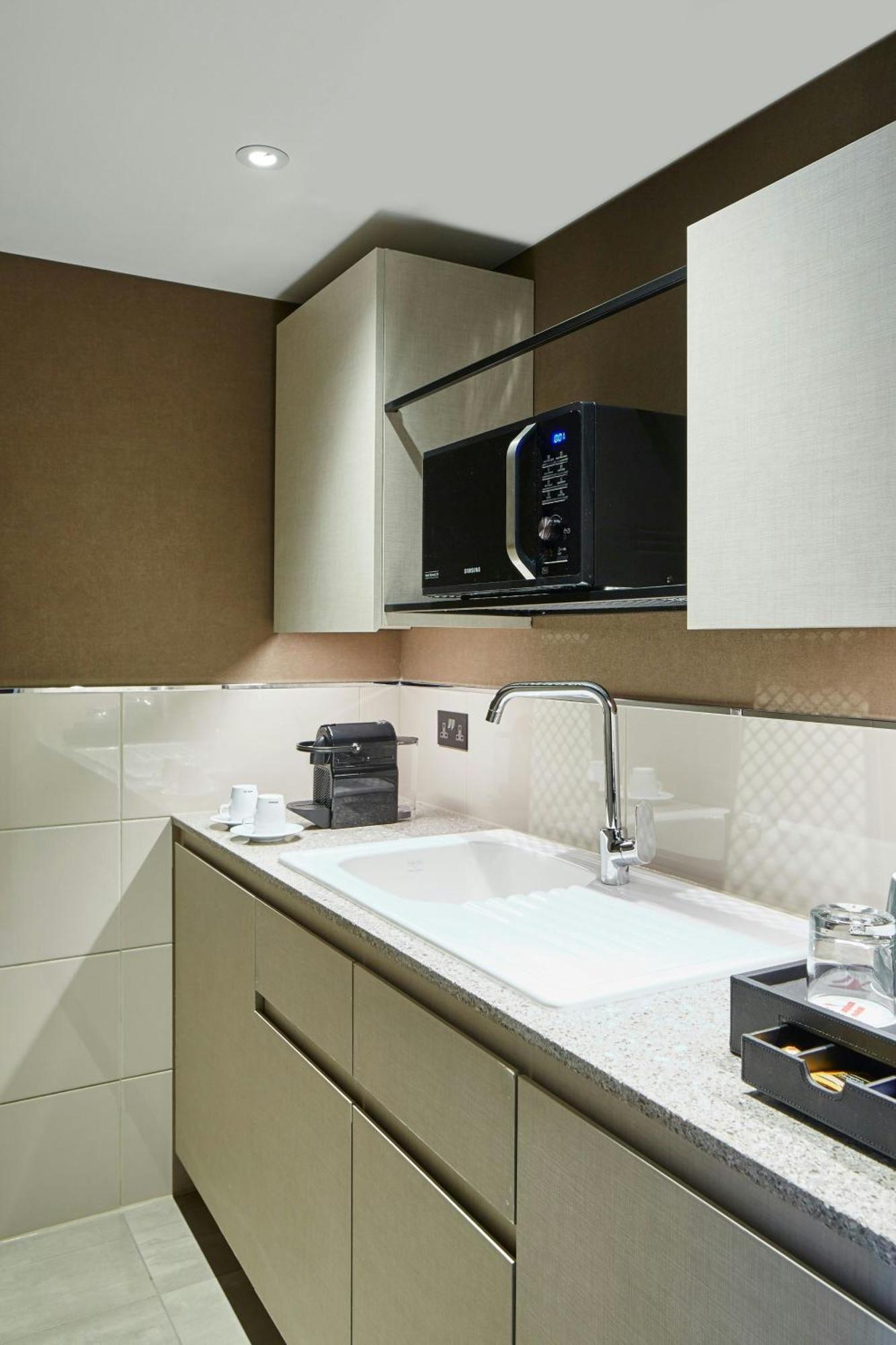 Ecksuite mit 1 Schlafzimmer, Terrasse und Zugang zur M Club Lounge