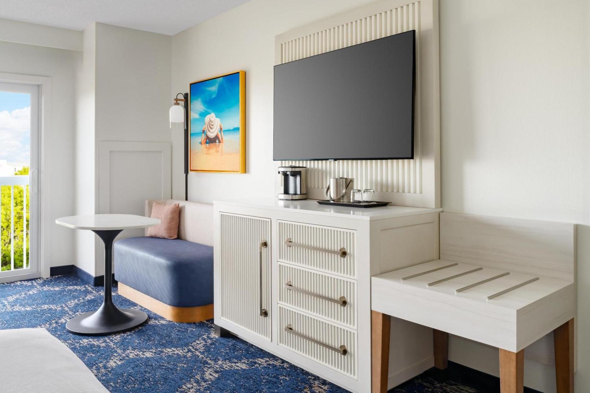 Nichtraucherzimmer mit Kingsize-Bett und Balkon