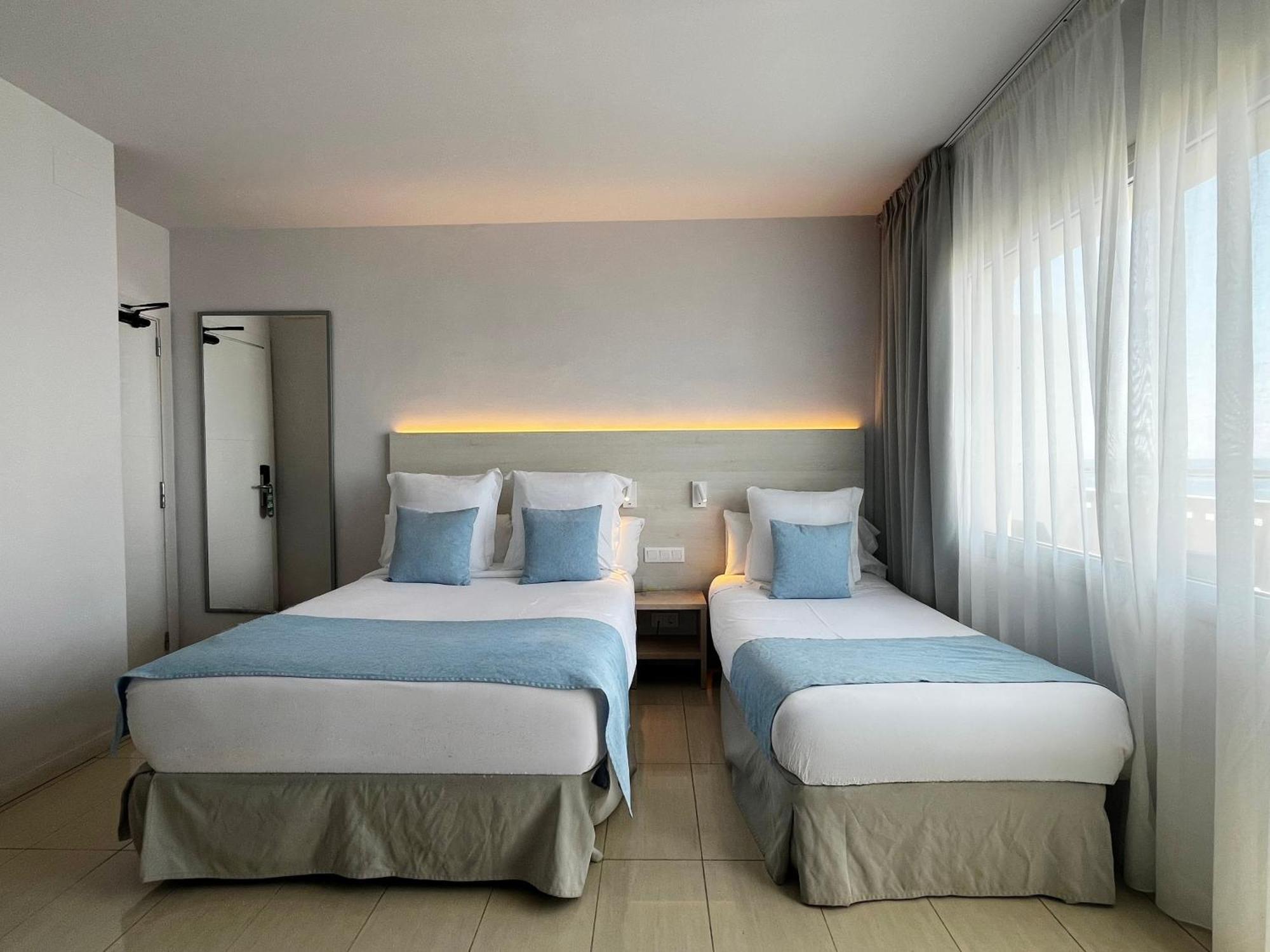 Chambre Double avec Balcon et Lit d'Appoint