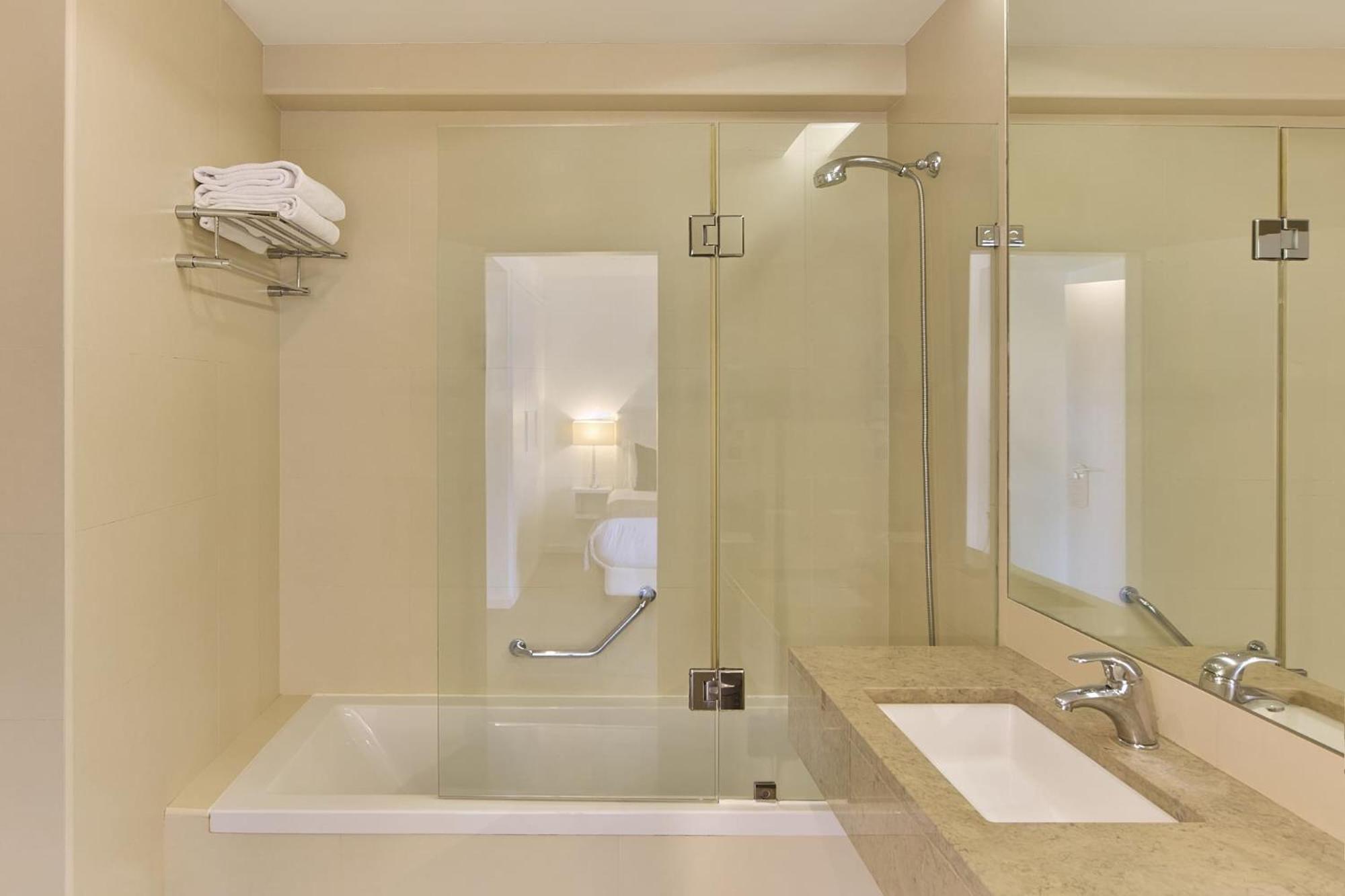 Quarto com Cama de Casal ou 2 de Solteiro