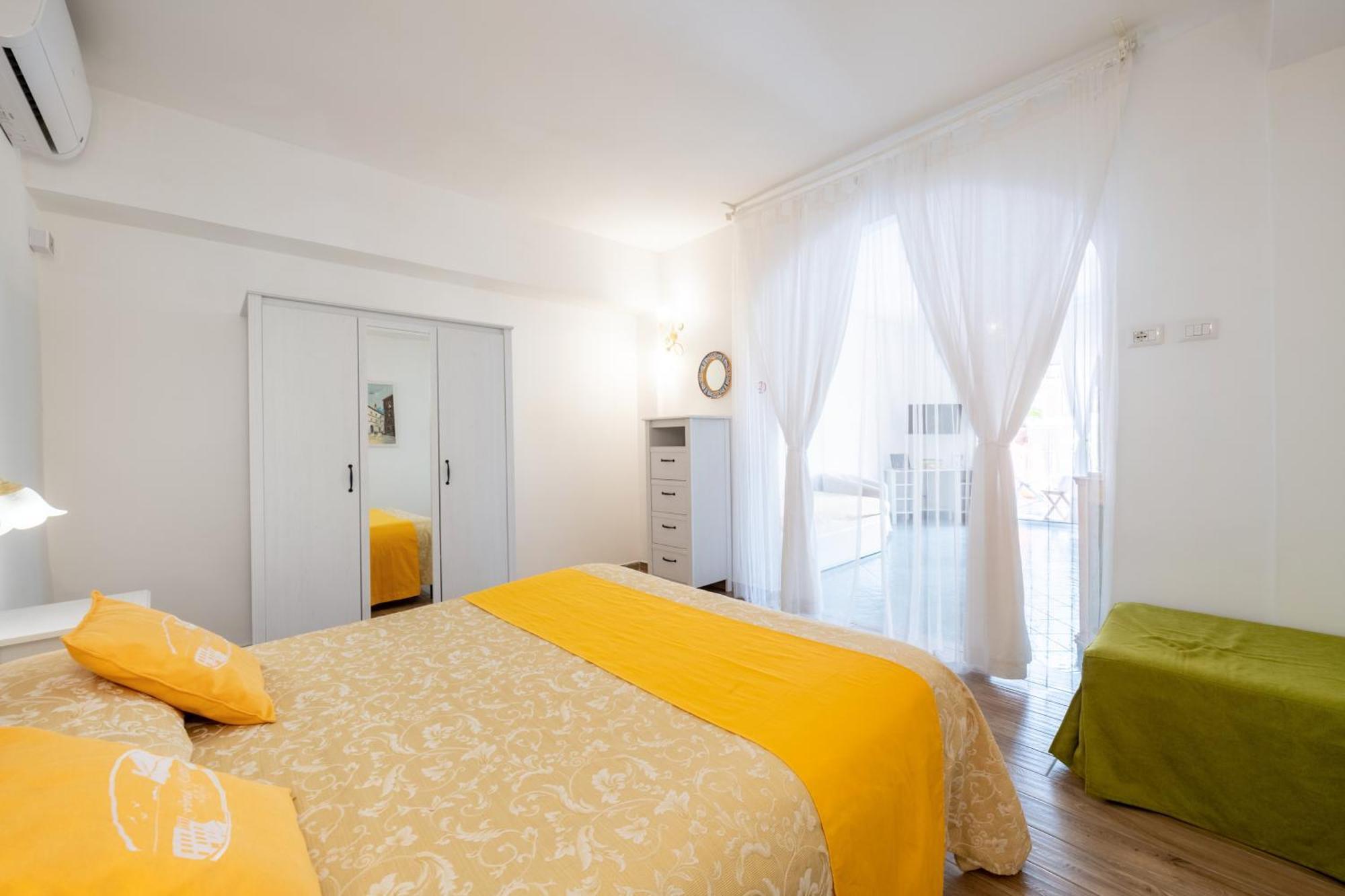 Apartamento com Varanda
