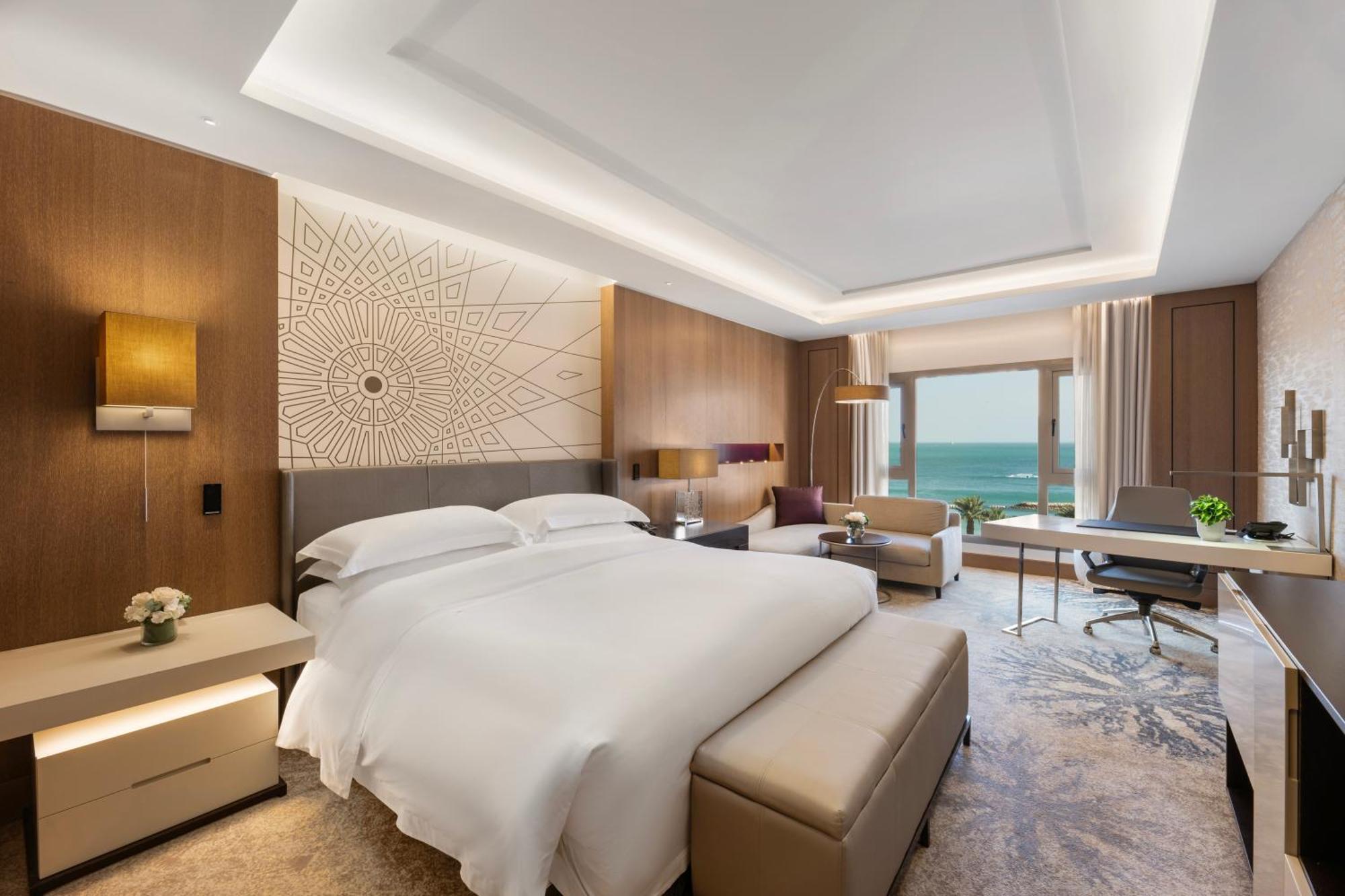 Chambre Lit King-Size Classique avec Accès au Salon Club - Vue sur Mer