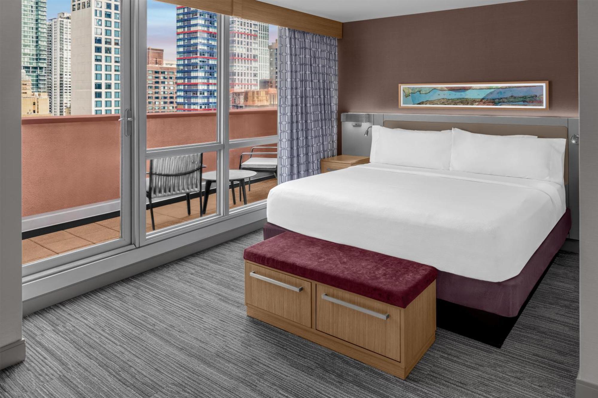 Quarto King com Vista Cidade e Terraço