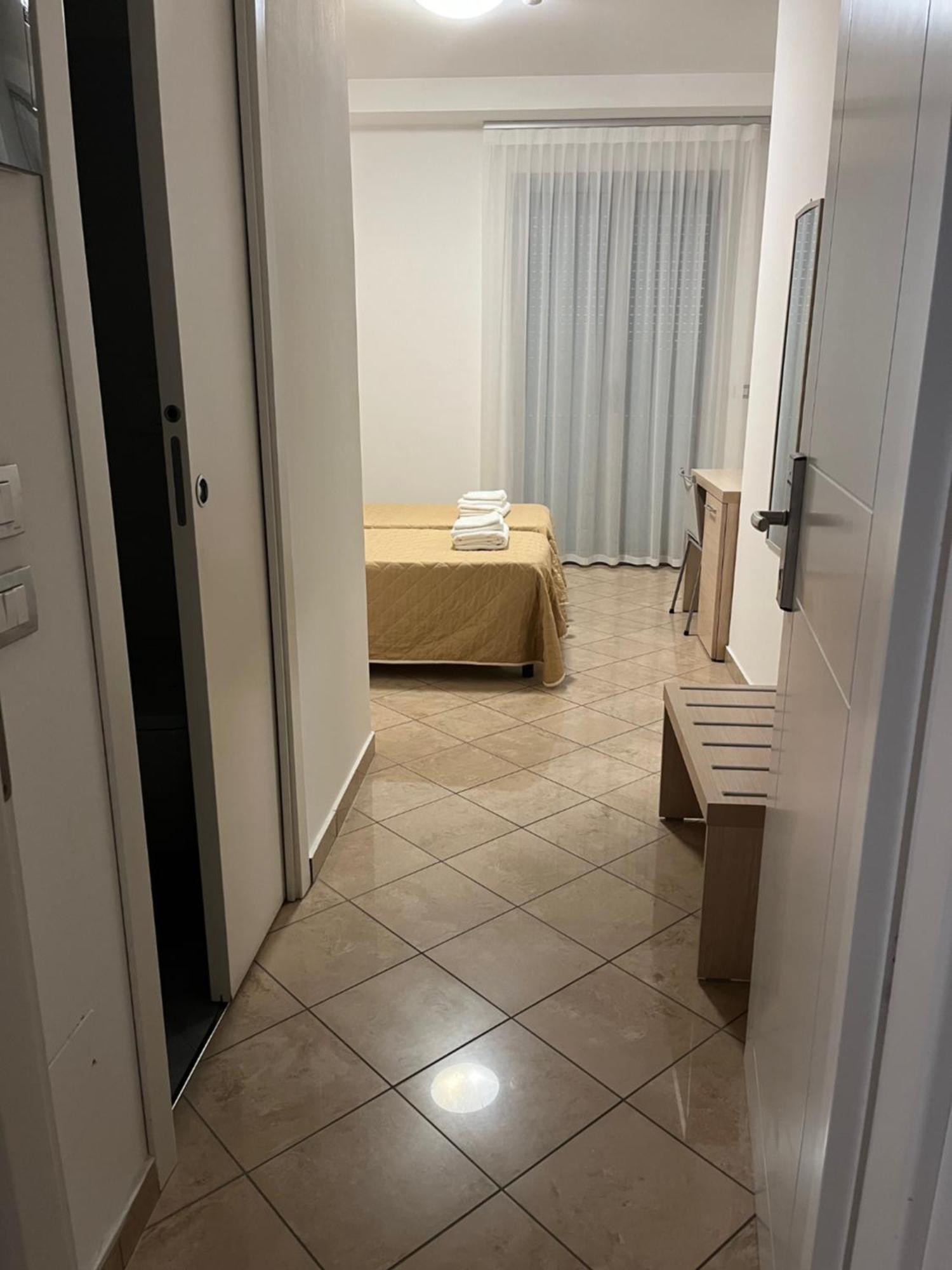 Twin Room,1769882842:JPEG