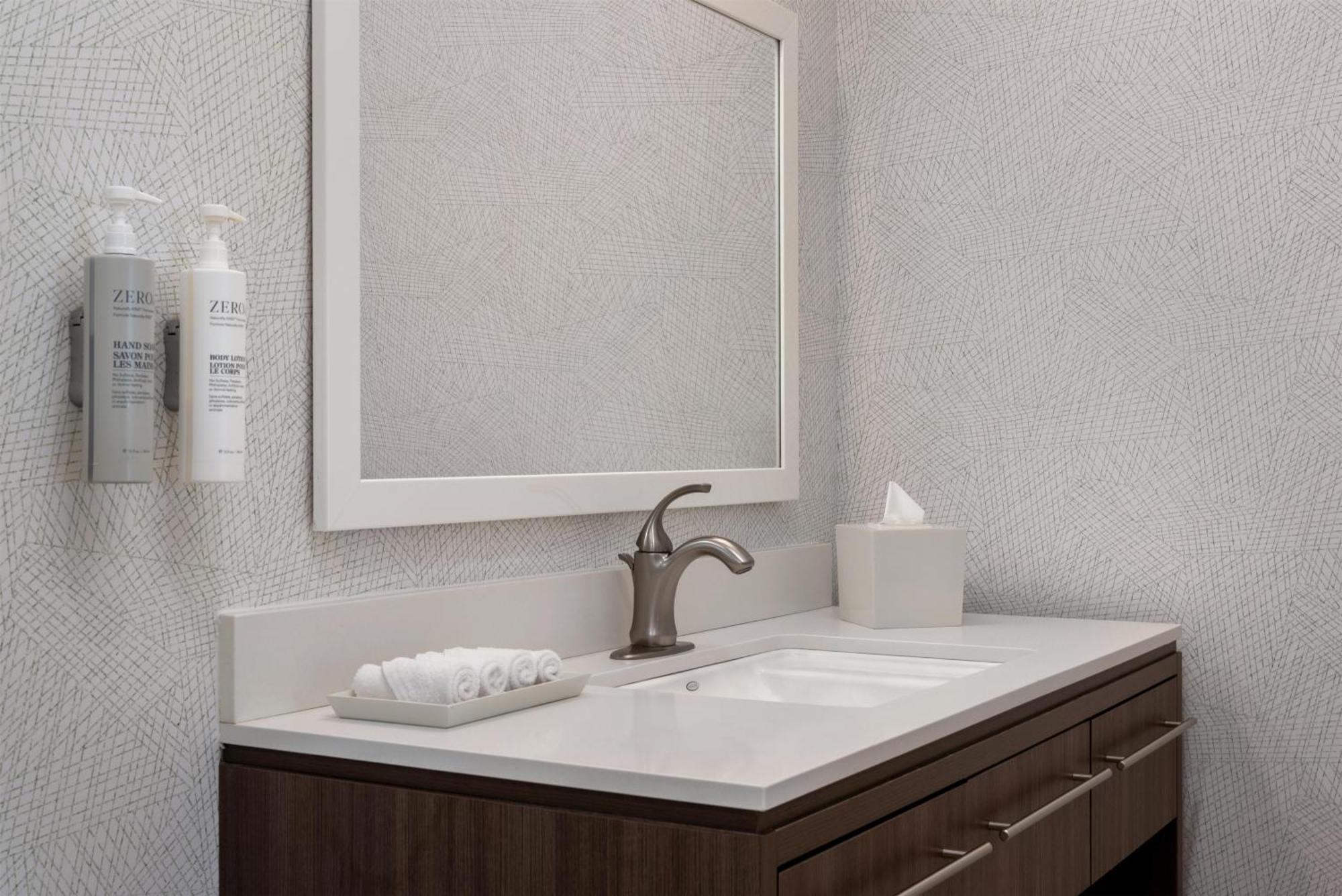 One-Bedroom King Suite - Non-Smoking