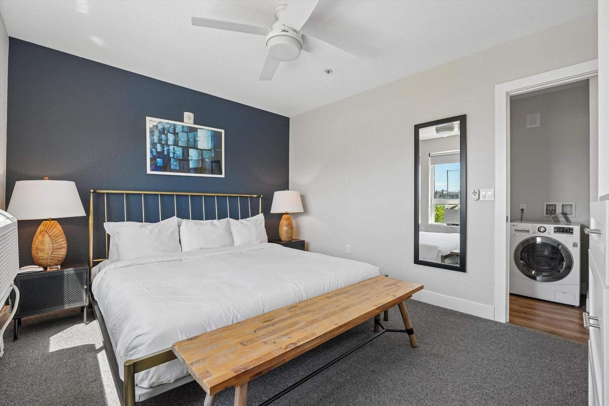 One Bedroom, King Bed (Self Check-in)
