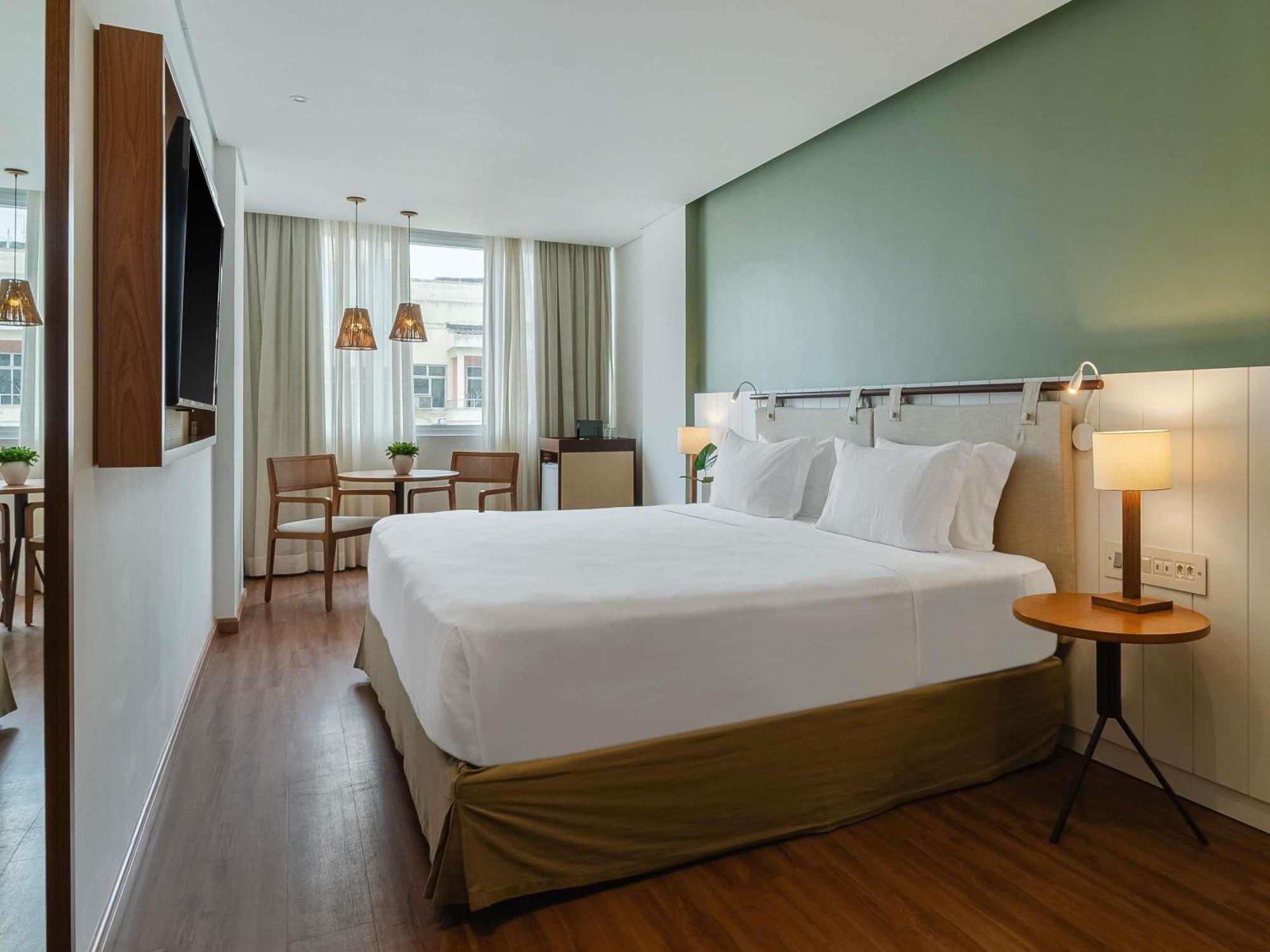 Premium Luxe Kamer met Kingsize Bed en Gedeeltelijk Zijdelings Uitzicht op Zee