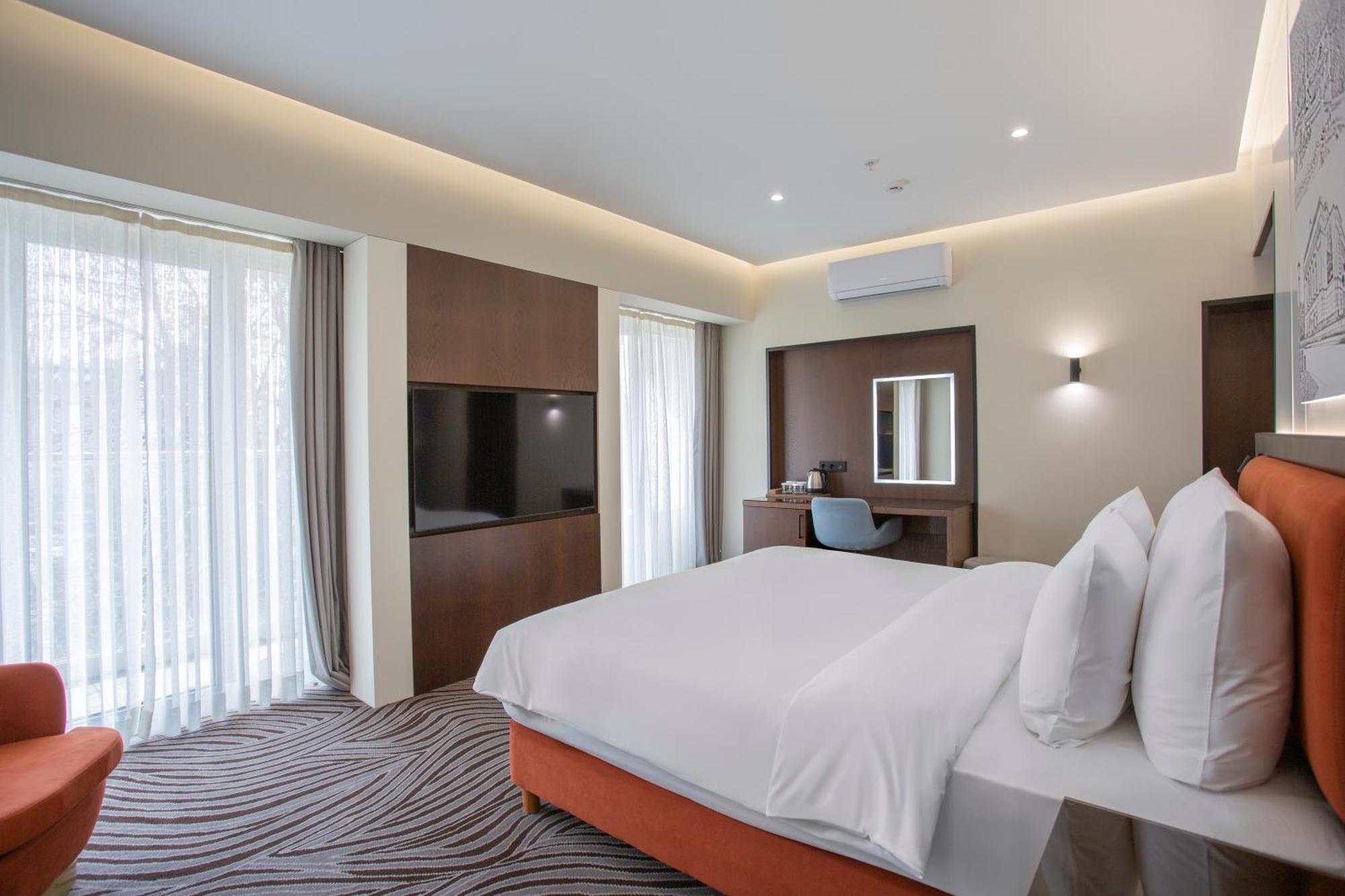 Deluxe King Room,1770509133:JPEG