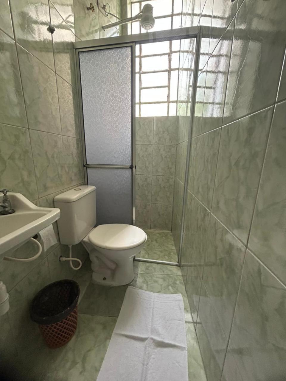 Quarto Econômico com 2 Camas de Solteiro
