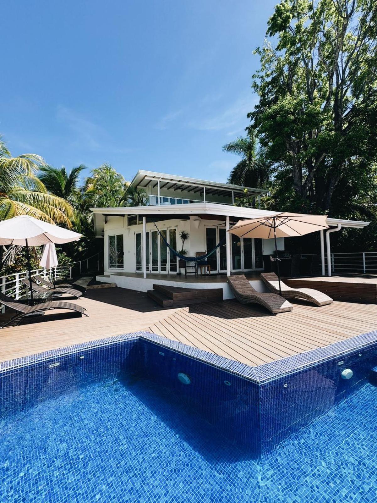 Vila com Piscina Privativa
