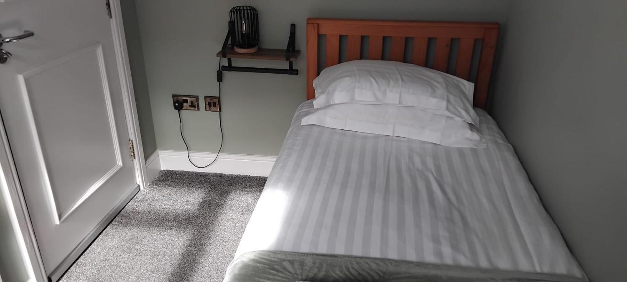Quarto Individual Standard com Chuveiro