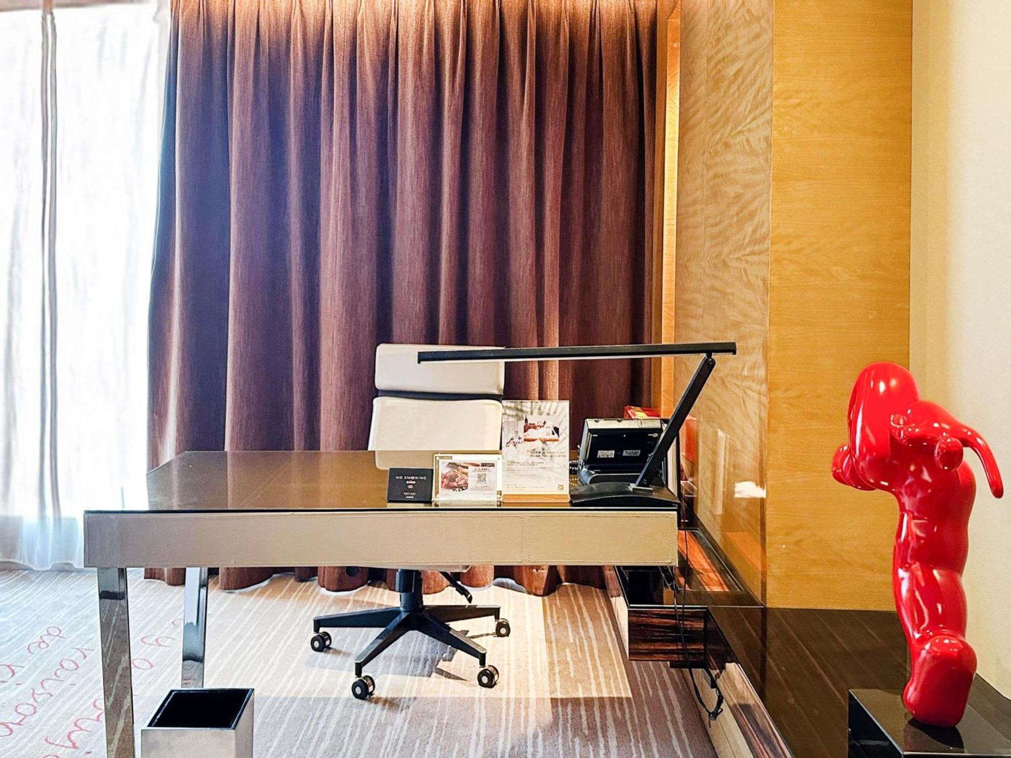 Chambre Familiale avec 1 Lit King-Size et 2 Lits Simples