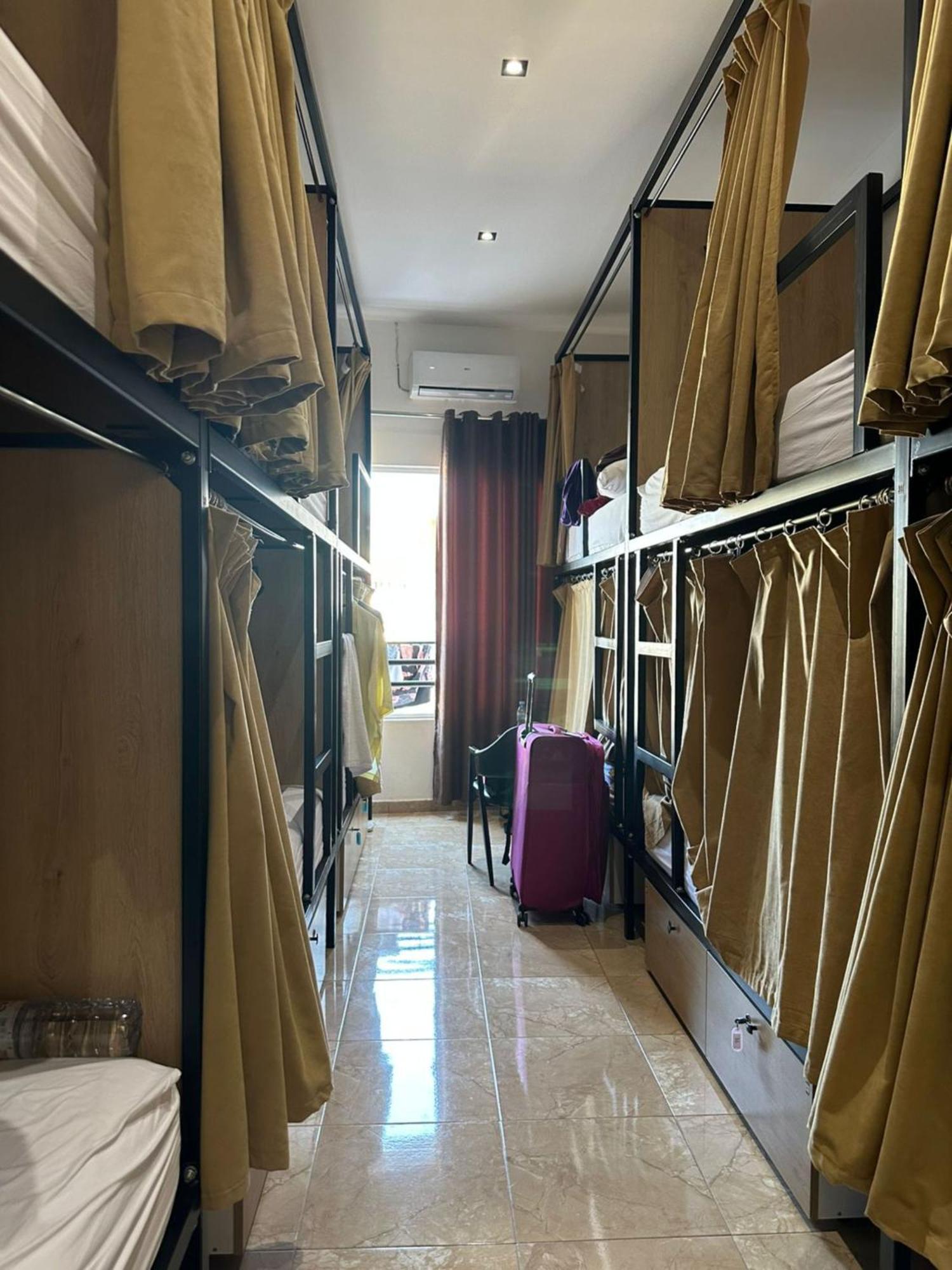 Bed in een Gemengde Slaapzaal met 12 Bedden