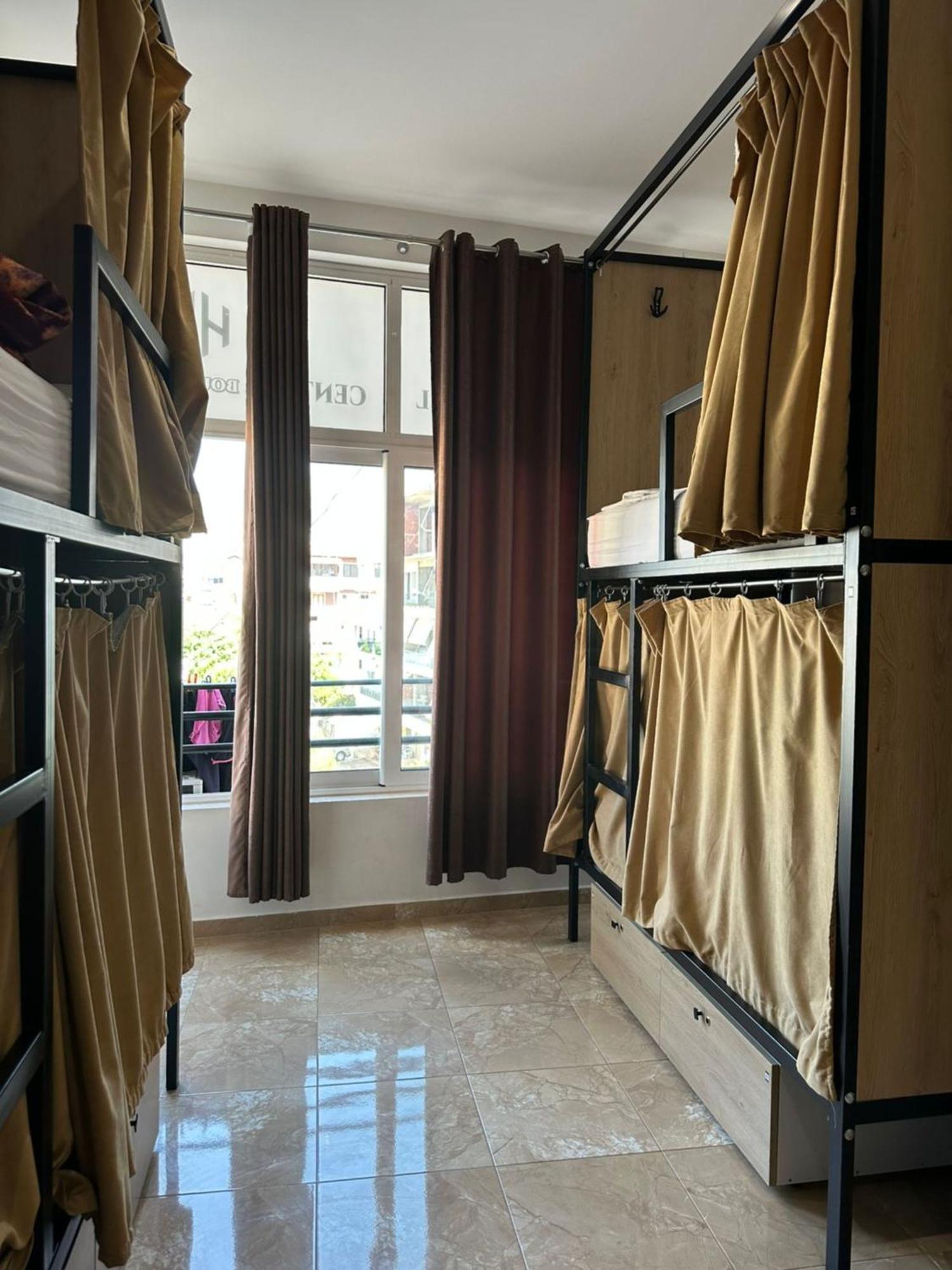 Bed in een Gemengde Slaapzaal met 10 Bedden