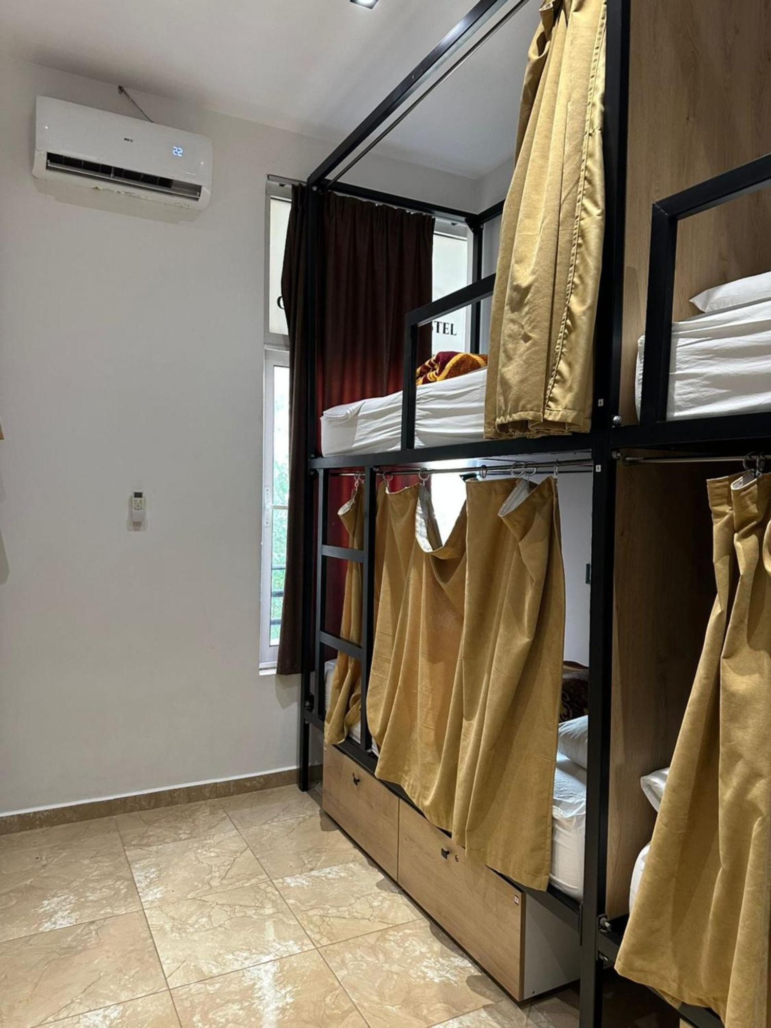Bed op een Vrouwenslaapzaal met 8 Bedden