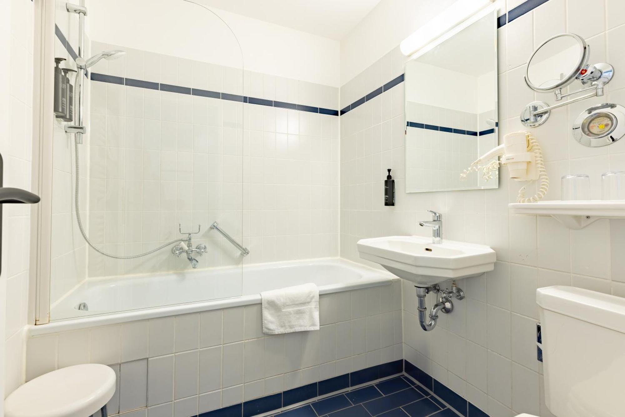 Suite mit 1 Schlafzimmer mit Queensize-Bett und Schlafsofa.