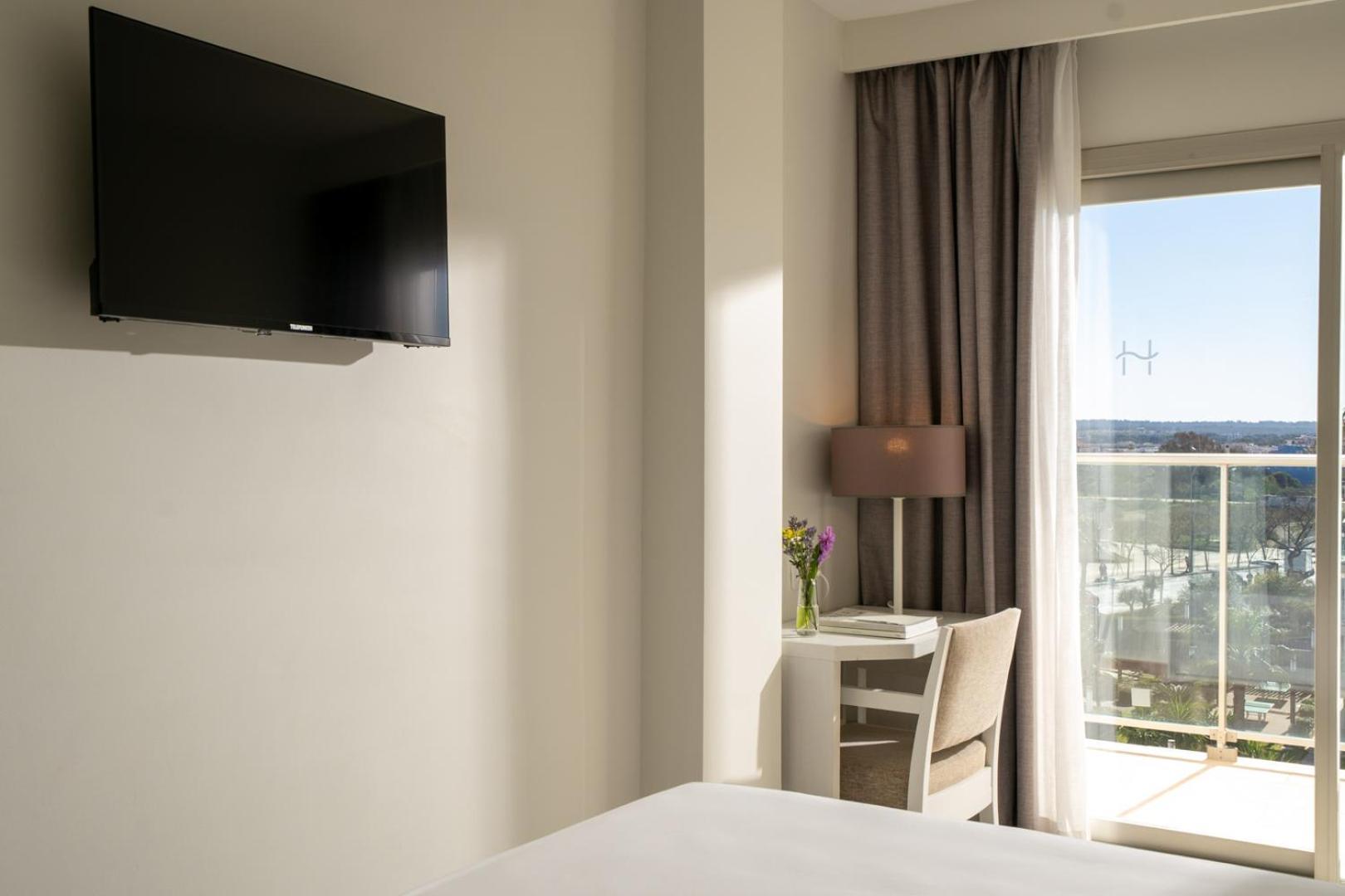 Zweibettzimmer mit Balkon