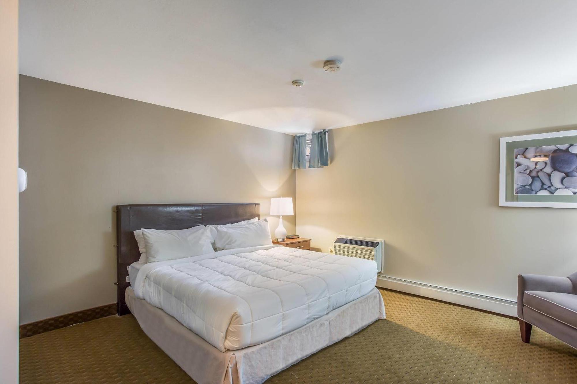 Standard King Room - Top Floor/Non-Smoking