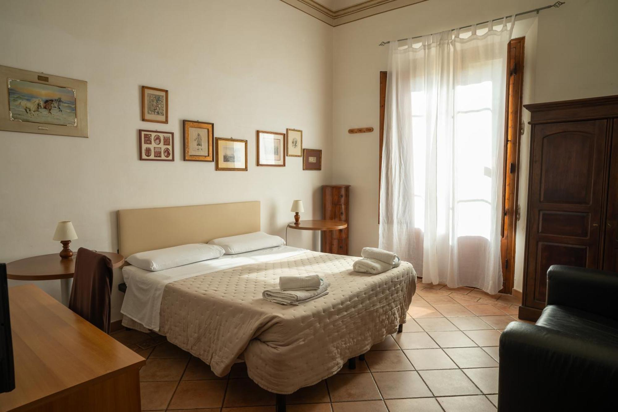 Camera Matrimoniale Standard con Bagno in Comune
