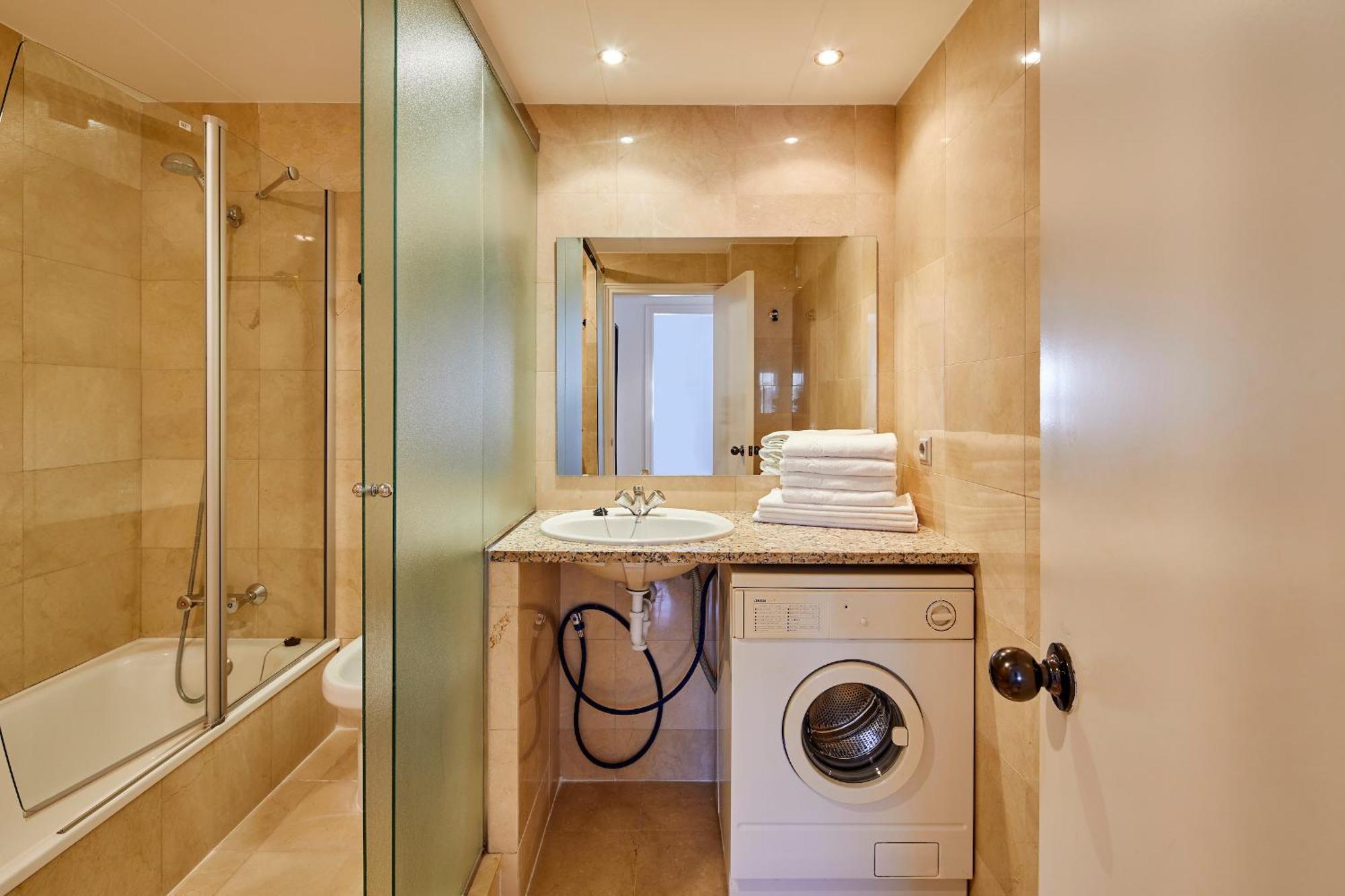 Apartamento de 2 dormitorios, vistas a la piscina, planta baja