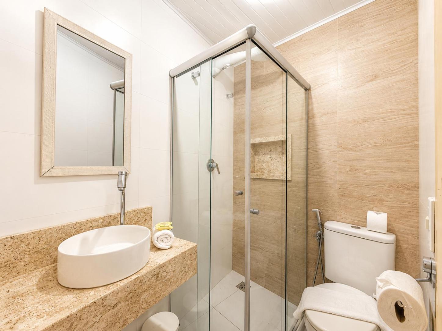 Quarto com 2 Camas de Solteiro e Varanda