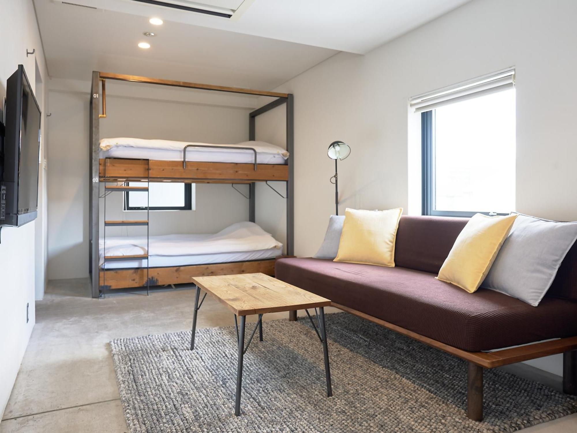 Chambre Familiale avec Salle de Bains Commune