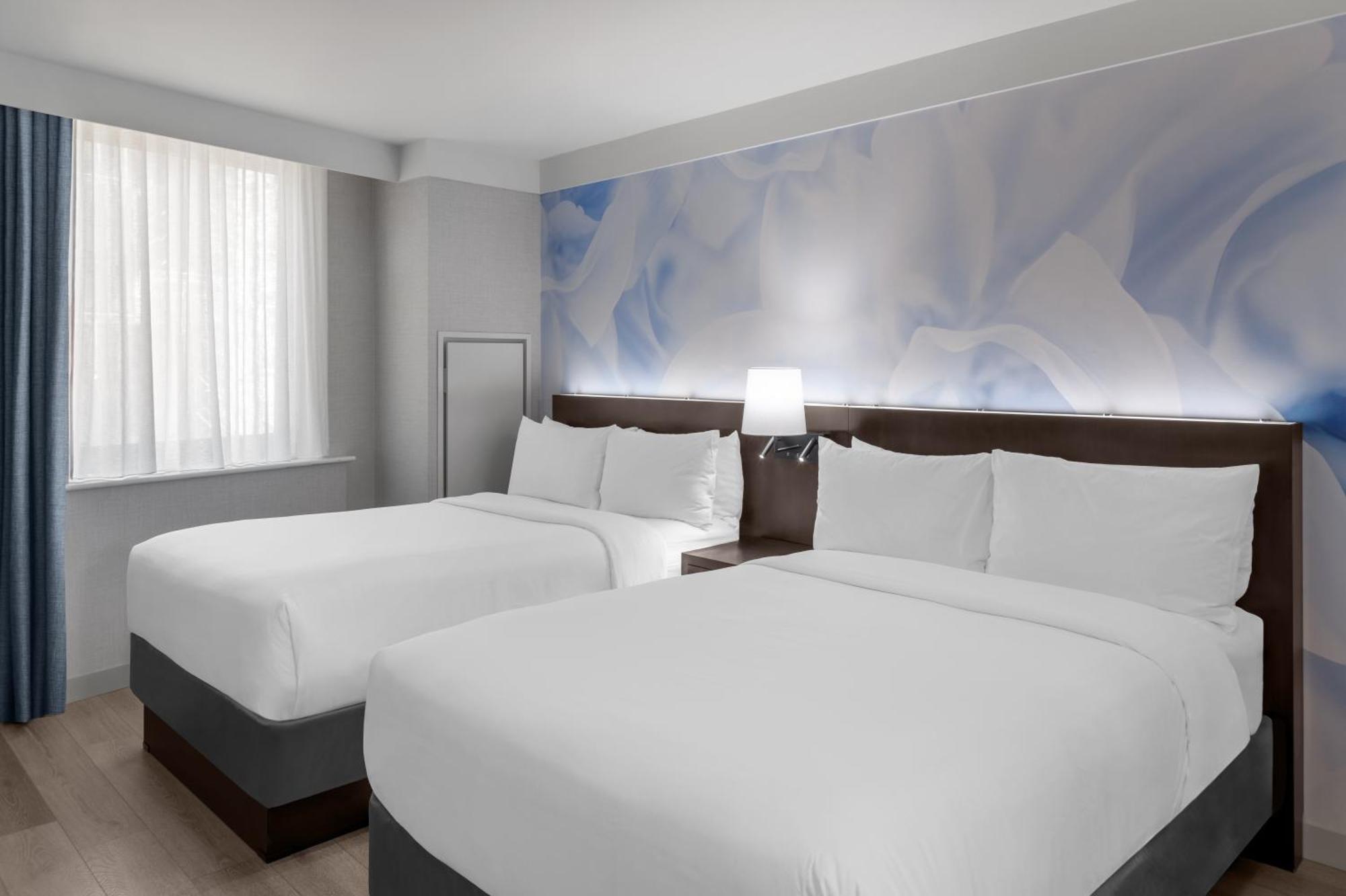 Quarto Duplo com 2 Camas de Casal e Banheira - Acessível a Pessoas com Mobilidade Condicionada