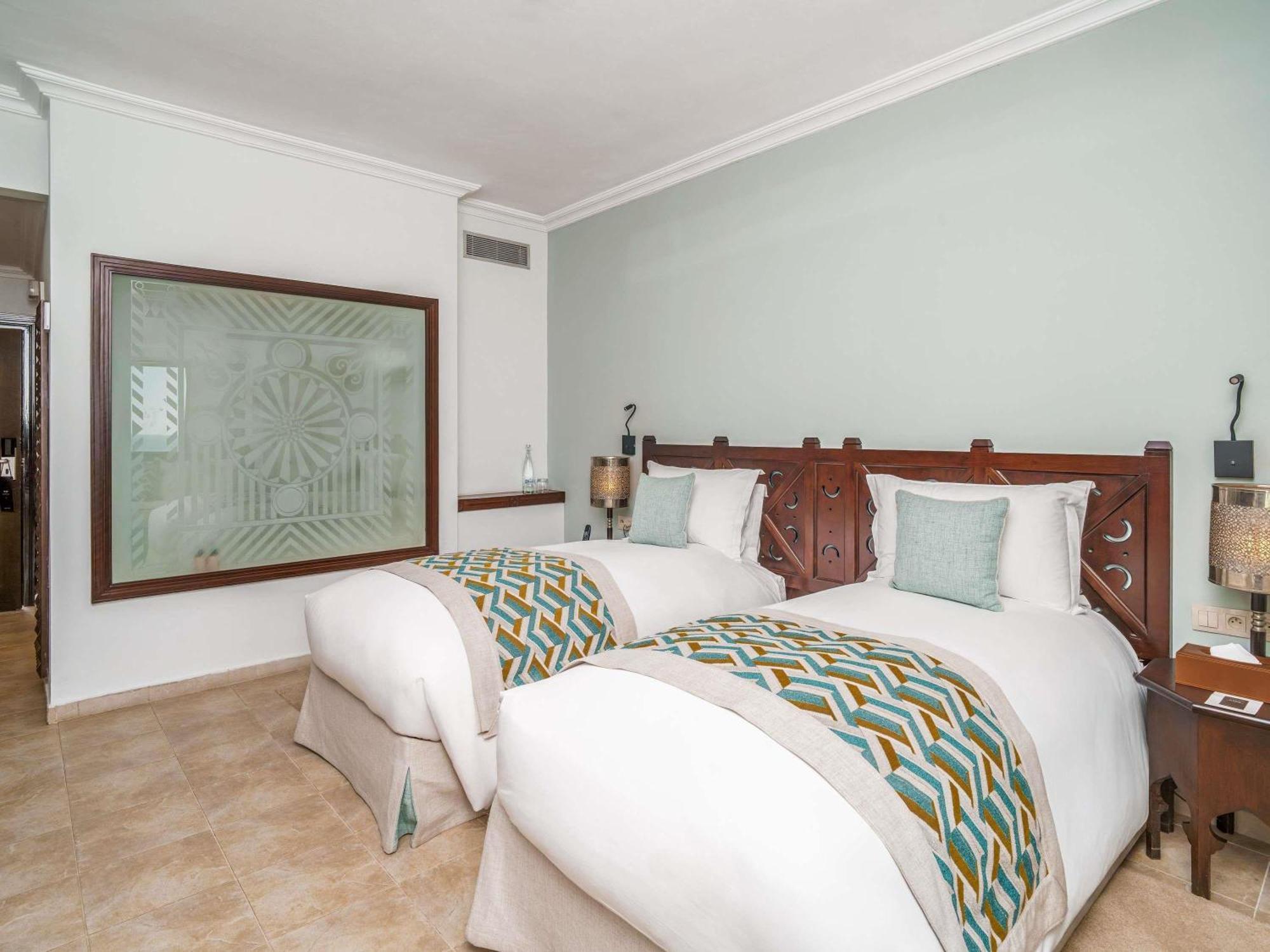 Deluxe Zweibettzimmer mit Poolblick