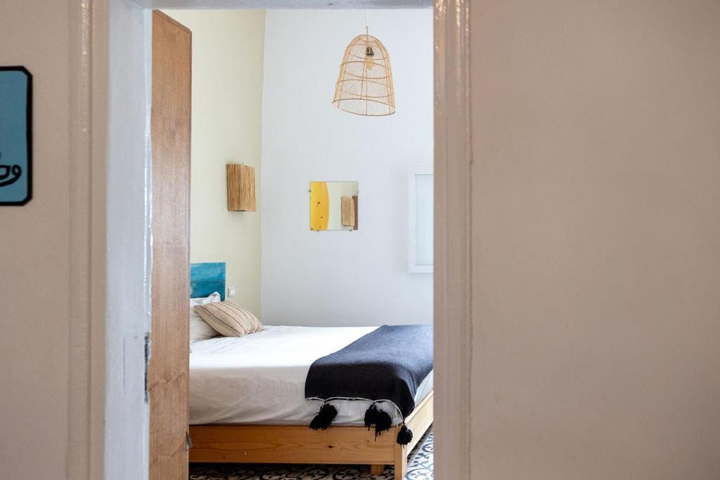 Tweepersoonskamer met een Gedeelde Badkamer en Uitzicht op Zee