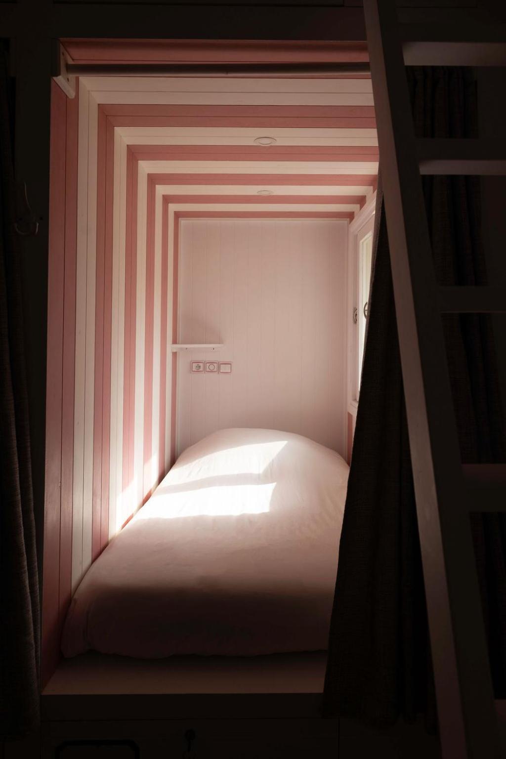 Bed op een Vrouwenslaapzaal met 6 Bedden